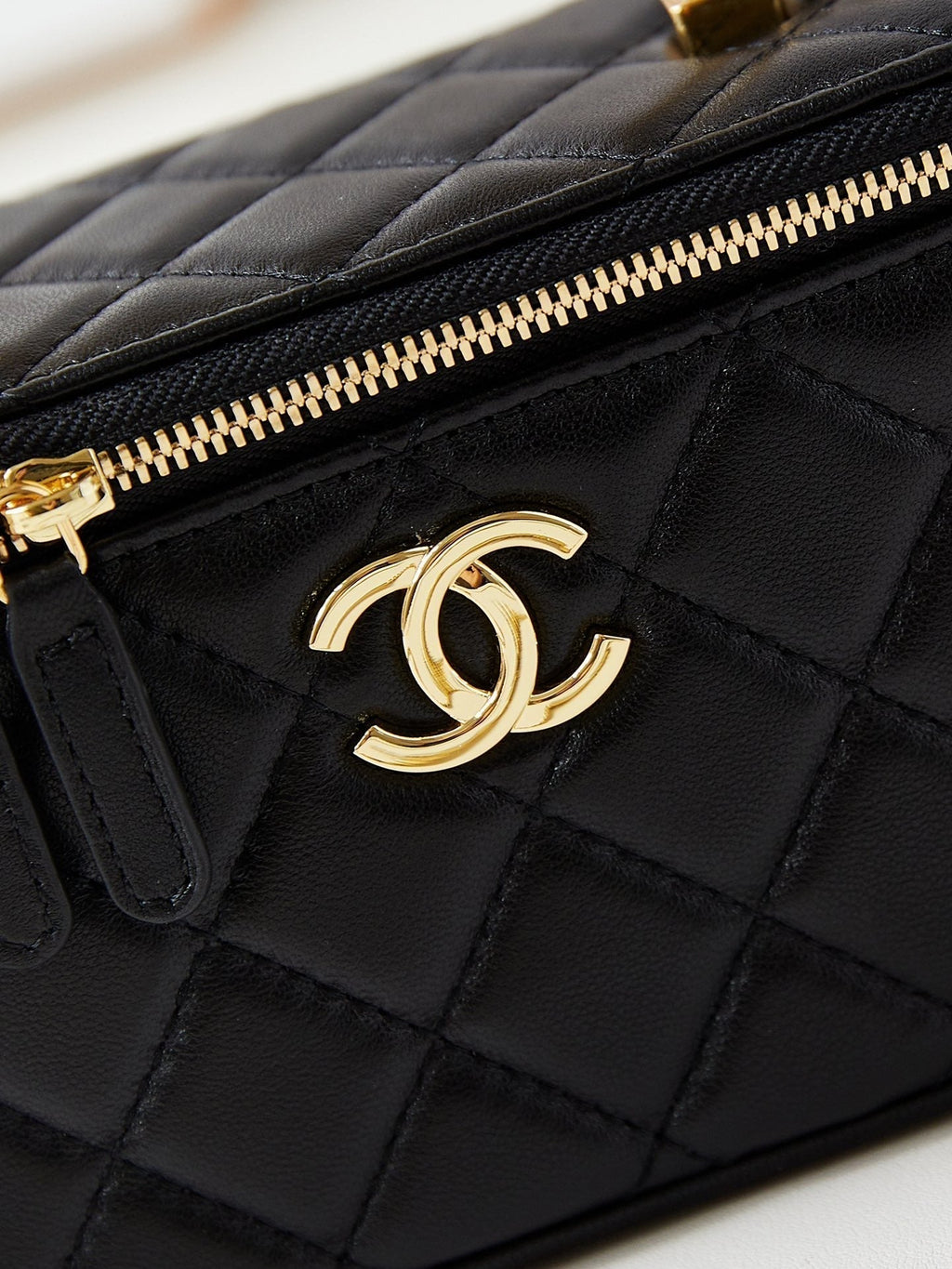 24A VANITY 17CM CUIR D'AGNEAU NOIR QUINCAILLERIE DORÉ