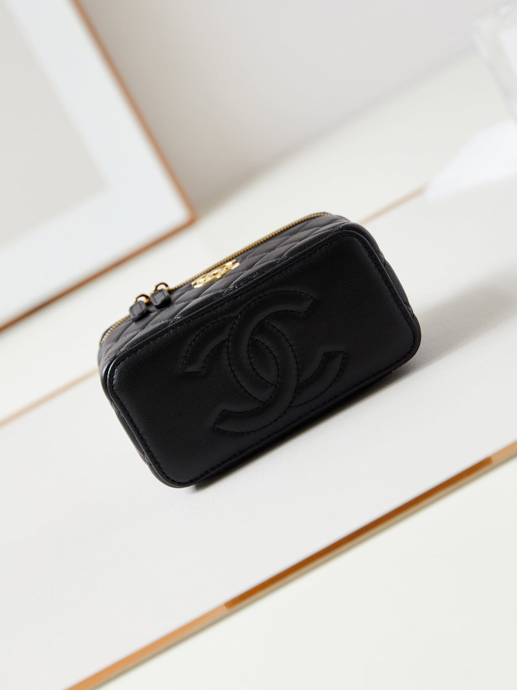 24A VANITY 17CM CUIR D'AGNEAU NOIR QUINCAILLERIE DORÉ