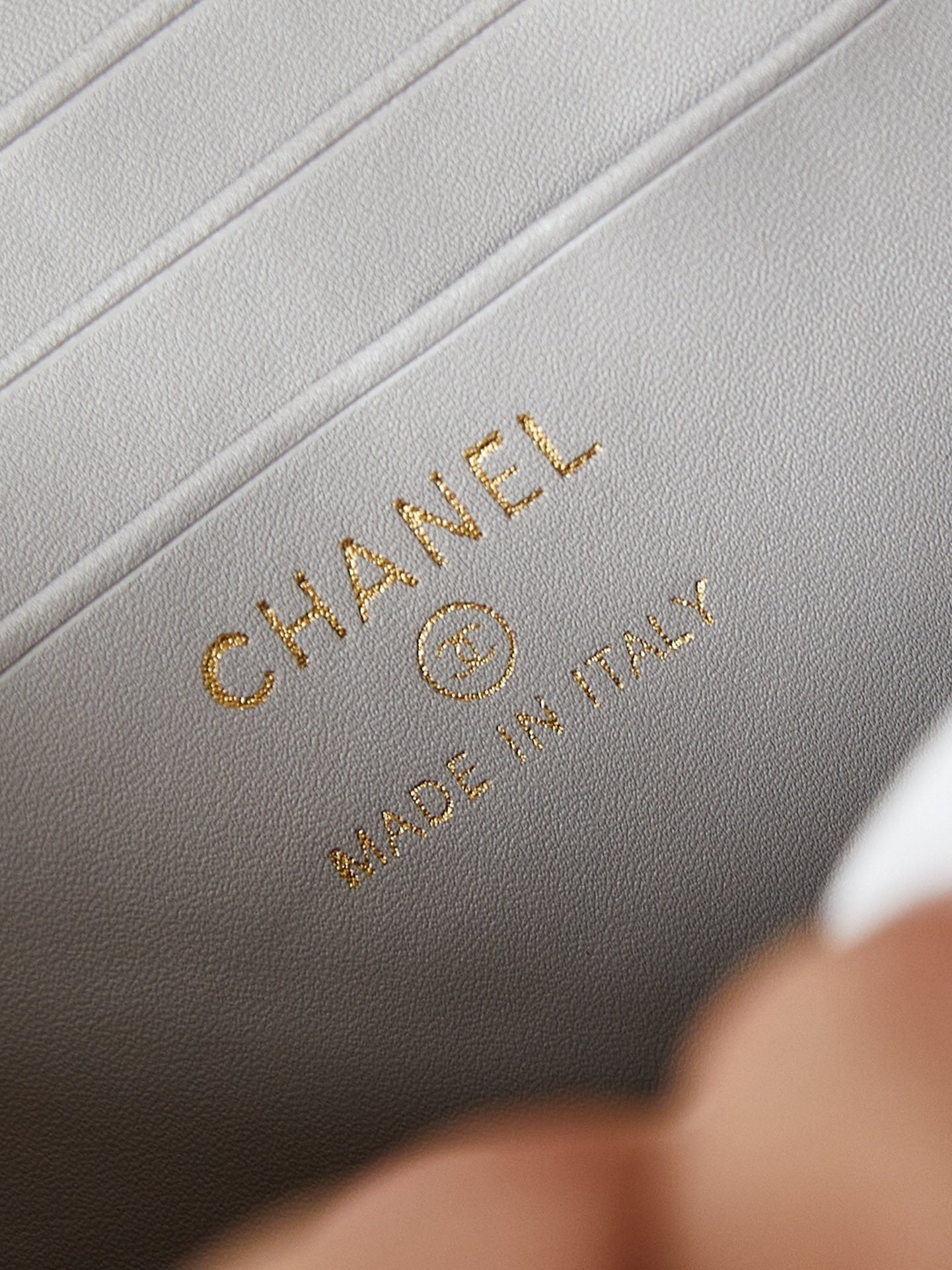 24A VANITY 17CM GREY LAMBSKIN GOLD HARDWARE