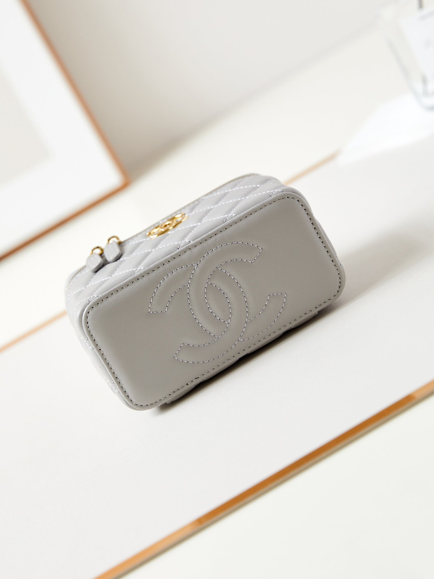 24A VANITY 17CM GREY LAMBSKIN GOLD HARDWARE
