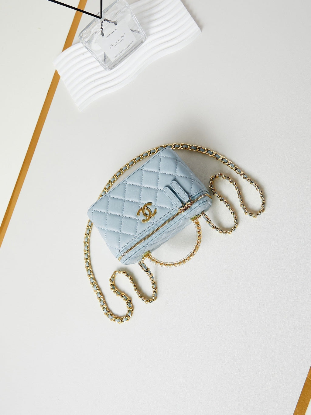 24A VANITY 17CM BLEU NUAGE CUIR D'AGNEAU QUINCAILLERIE DORÉ