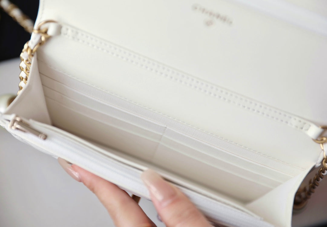 CC 24S WOC 19CM WHITE CALFSKIN PEARL BALL