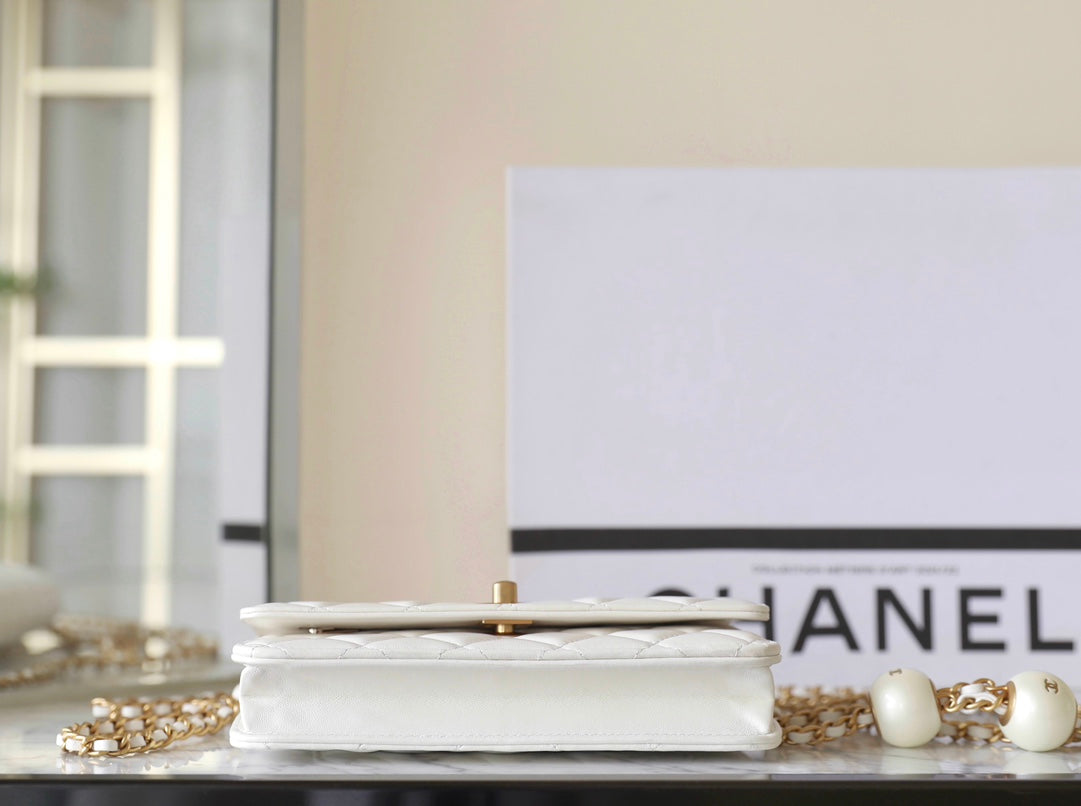 CC 24S WOC 19CM WHITE CALFSKIN PEARL BALL