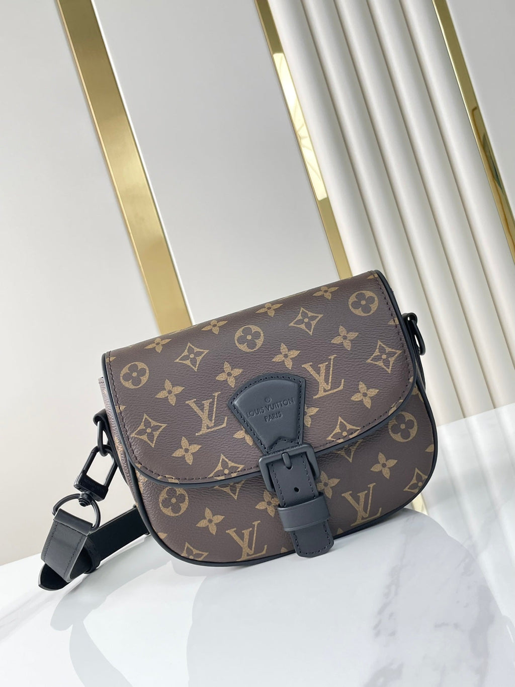 MONTSOURIS MESSENGER PM 20 EN TOILE MONOGRAMME MARRON