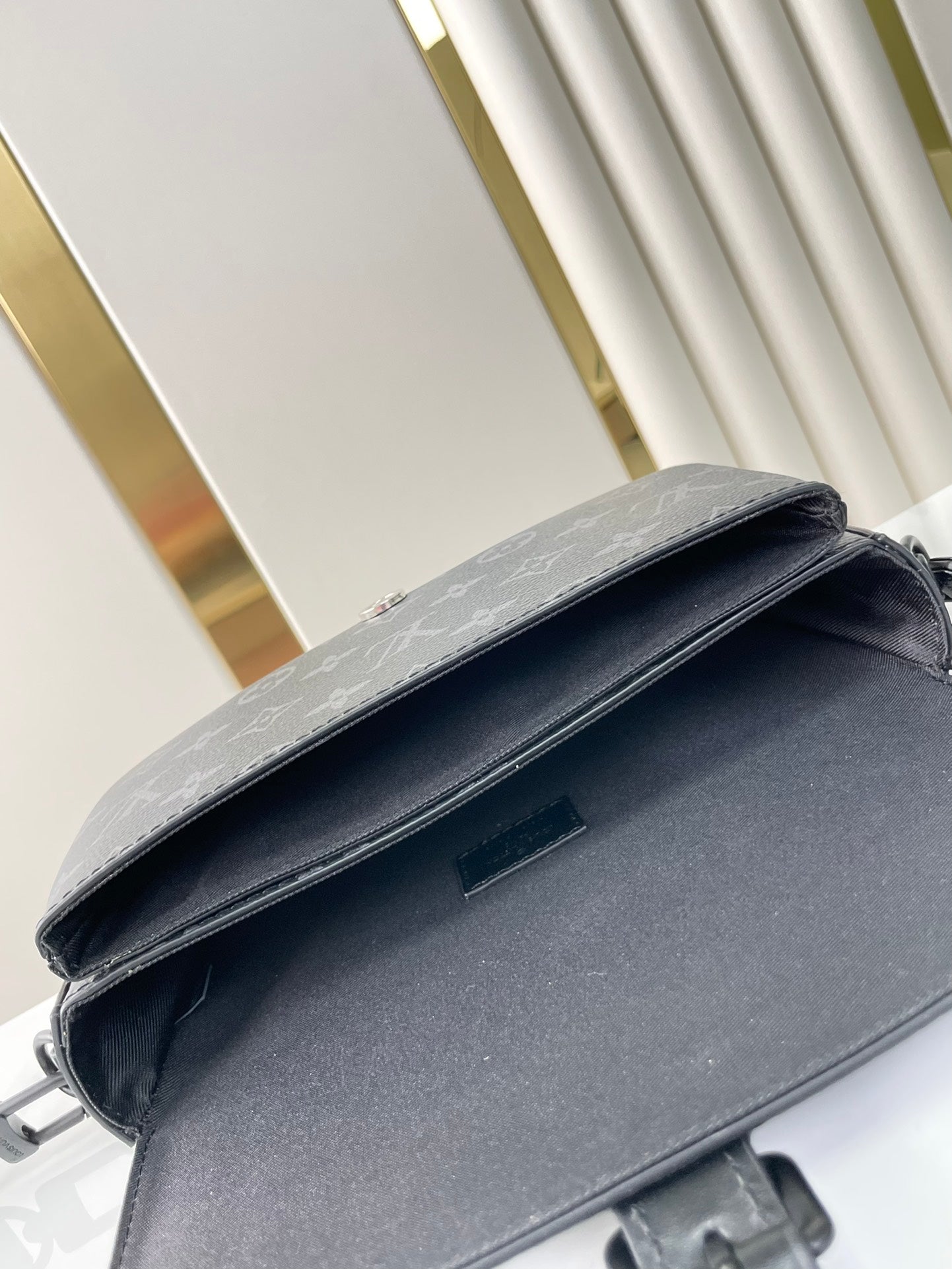 PORTEFEUILLE PORTABLE MONTSOURIS 22 EN TOILE ÉCLIPSE MONOGRAMME GUN METAL