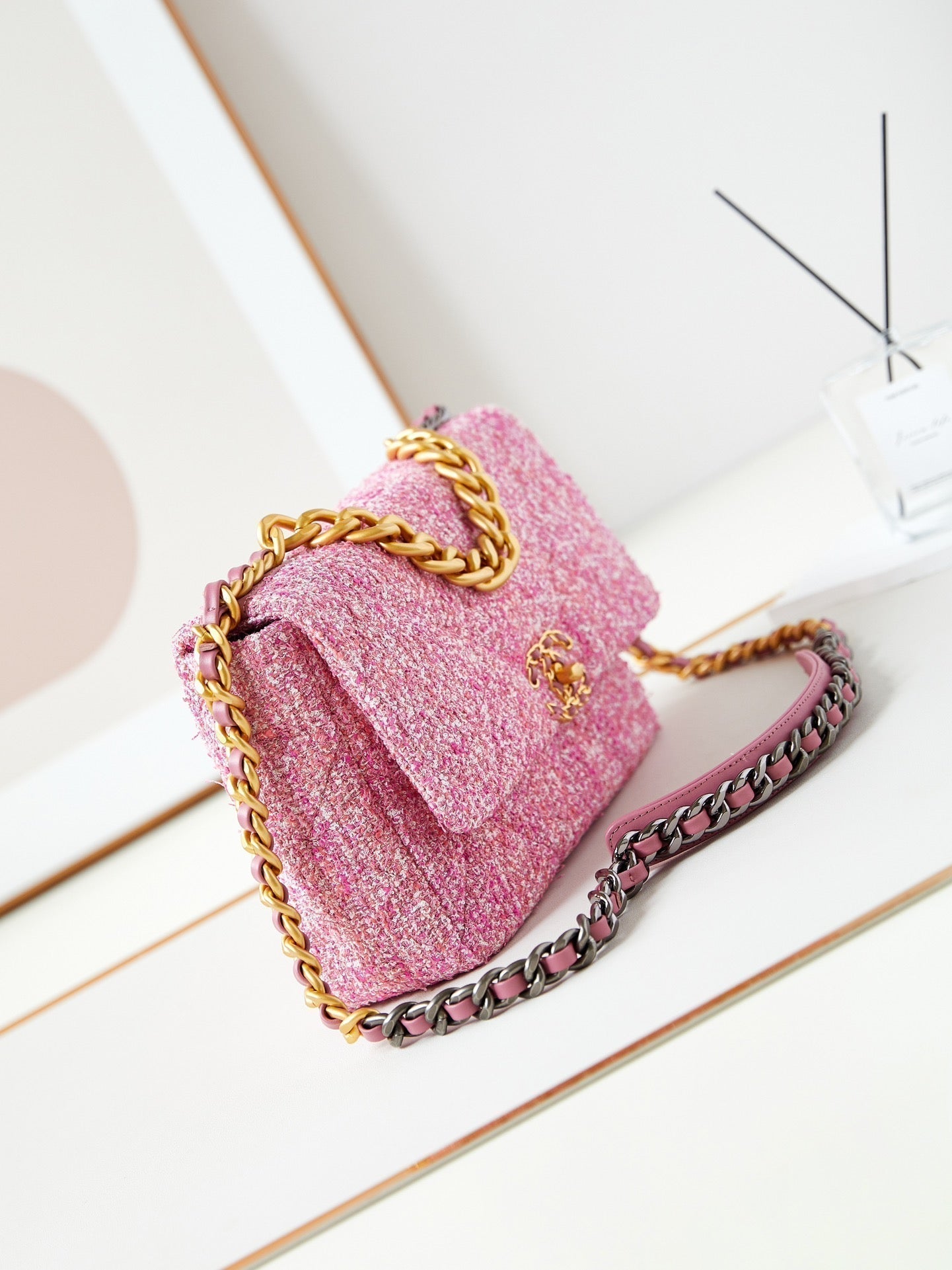 19 FLAP BAG 26 PINK TWEED GOLD HARDWARE