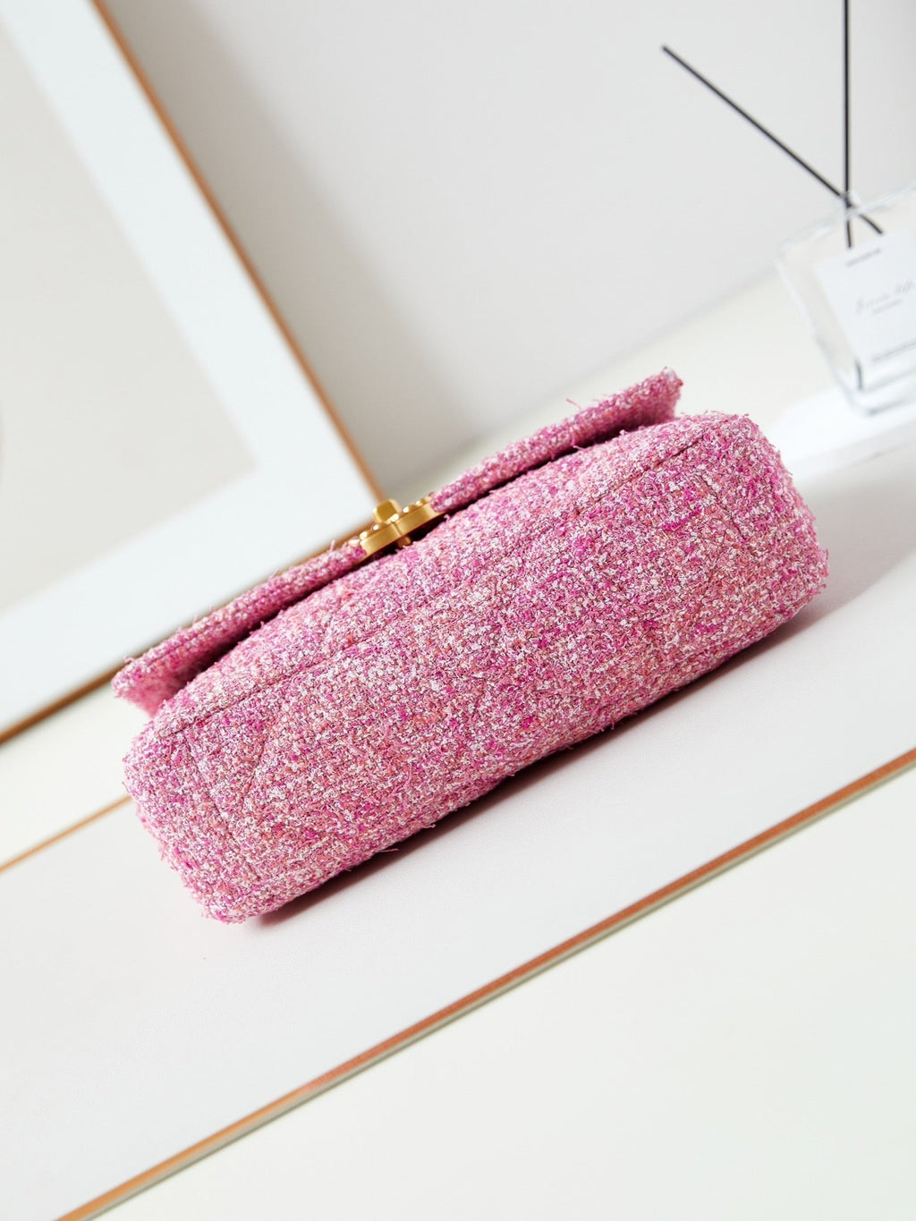 19 FLAP BAG 26 PINK TWEED GOLD HARDWARE