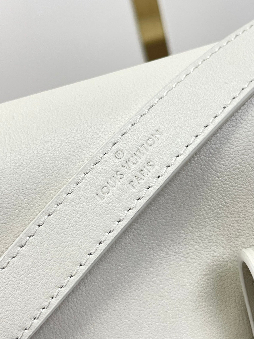 DAUPHINE SOFT MM 24 EN CUIR D'AGNEAU LISSE BLANC QUINCAILLERIE DORÉ