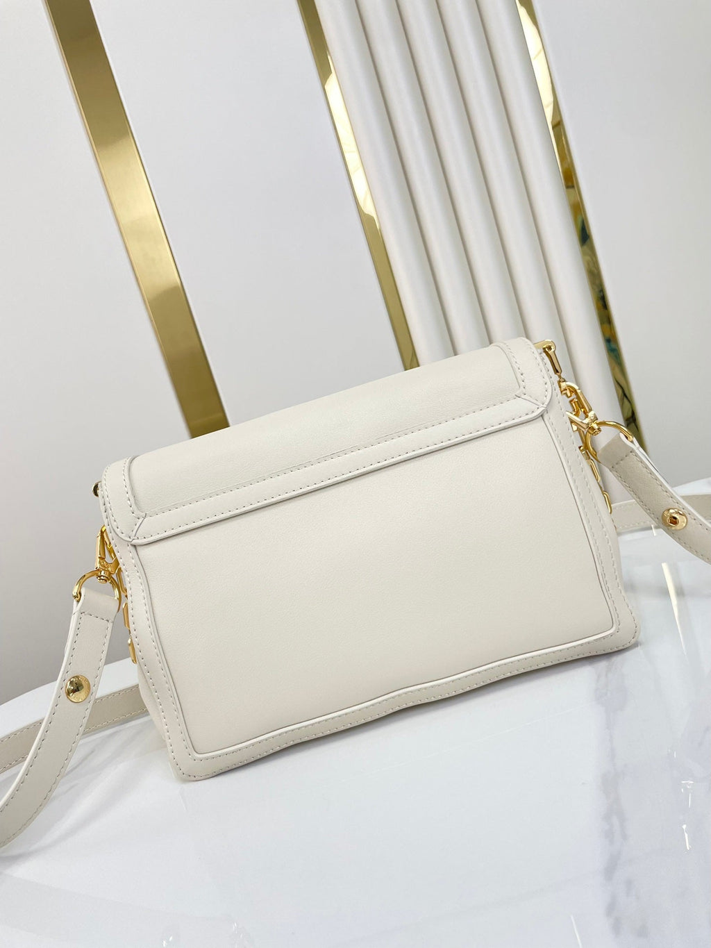 DAUPHINE SOFT MM 24 EN CUIR D'AGNEAU LISSE BLANC QUINCAILLERIE DORÉ
