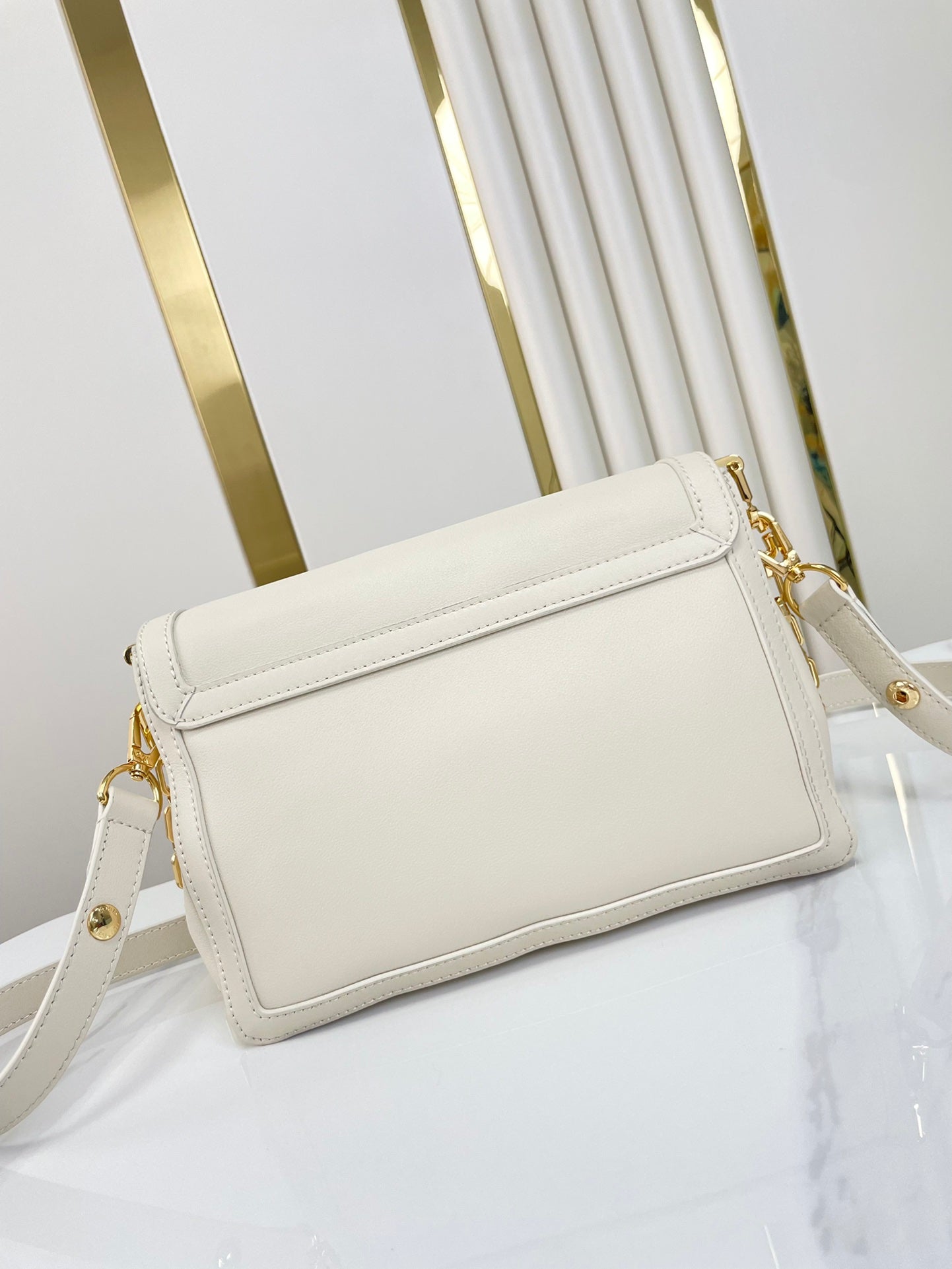 DAUPHINE SOFT MM 24 EN CUIR D'AGNEAU LISSE BLANC QUINCAILLERIE DORÉ