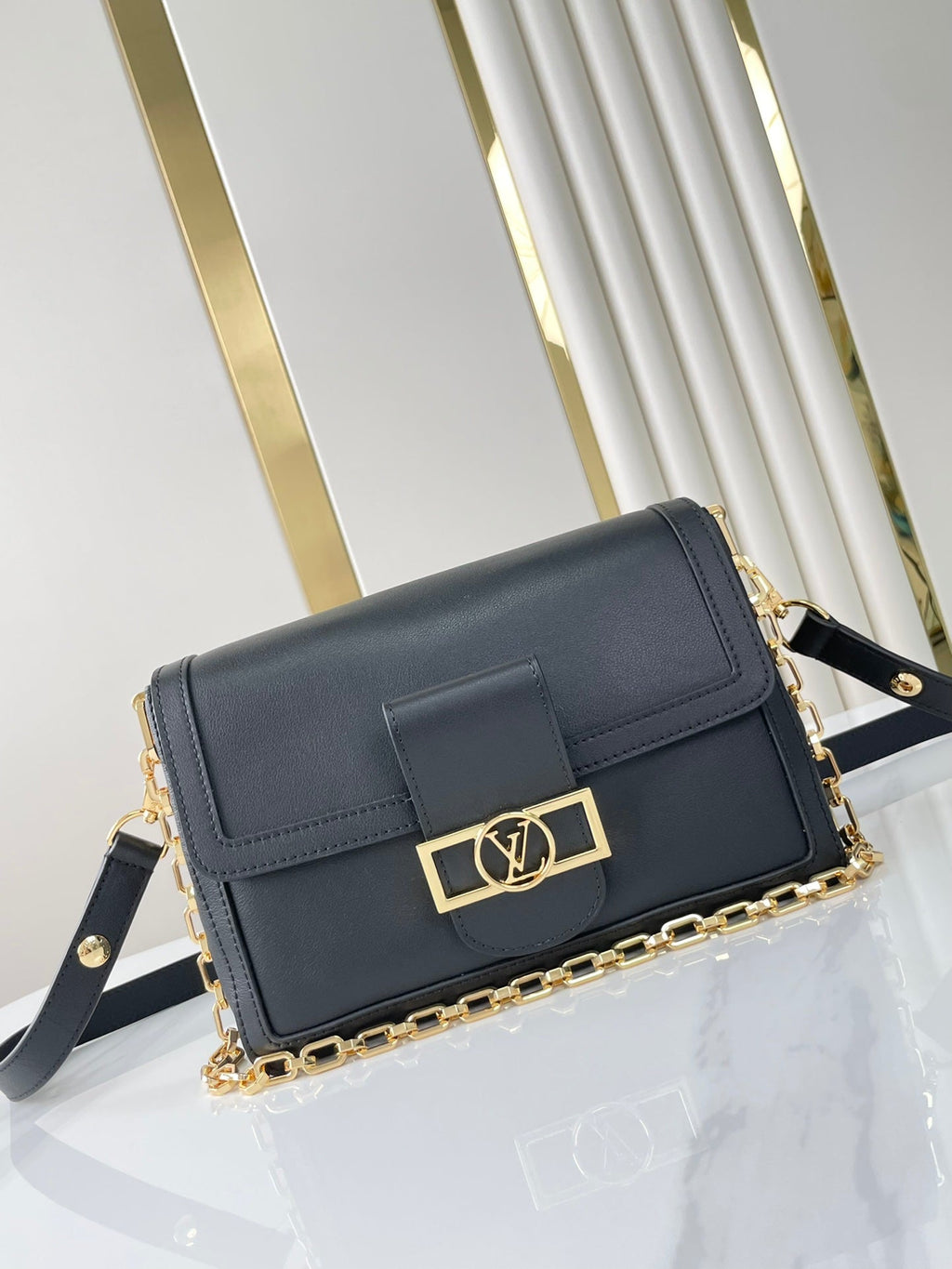 DAUPHINE SOFT MM 24 EN CUIR D'AGNEAU LISSE NOIR QUINCAILLERIE DORÉ
