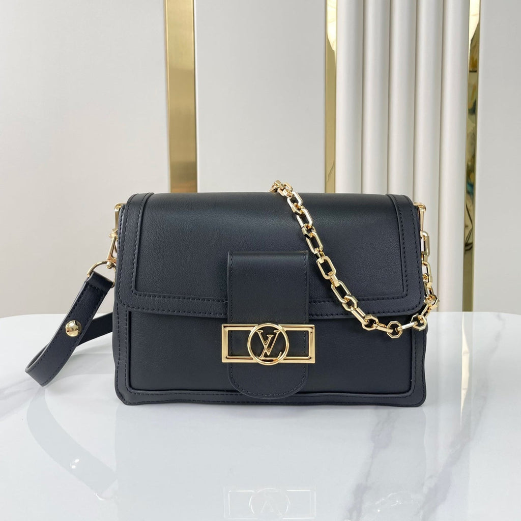 DAUPHINE SOFT MM 24 EN CUIR D'AGNEAU LISSE NOIR QUINCAILLERIE DORÉ
