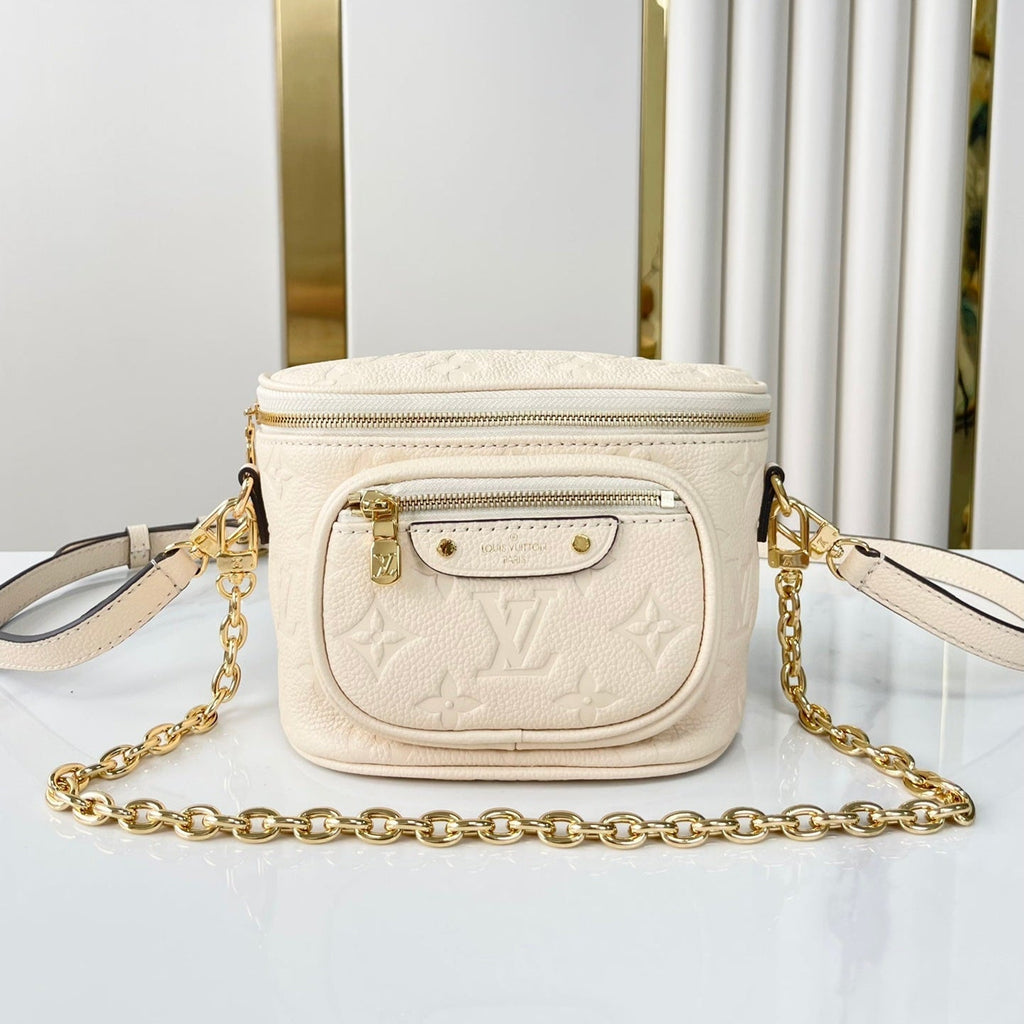 MINI SAC BANANE 17 EN CUIR EMPREINTE MONOGRAMME CRÈME, QUINCAILLERIE DORÉ
