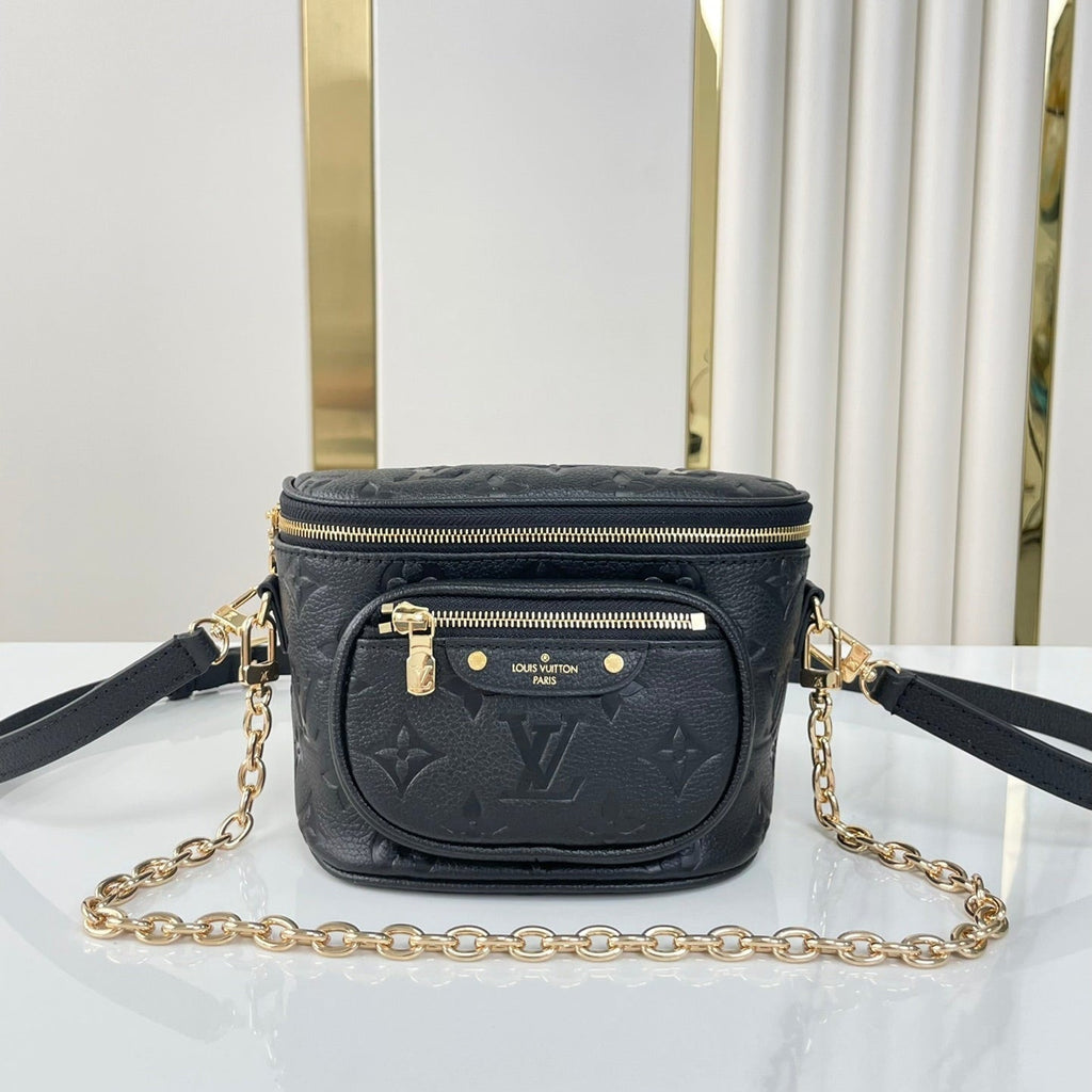 MINI SAC BANANE 17 EN CUIR NOIR MONOGRAMME EMPREINTE QUINCAILLERIE DORÉ