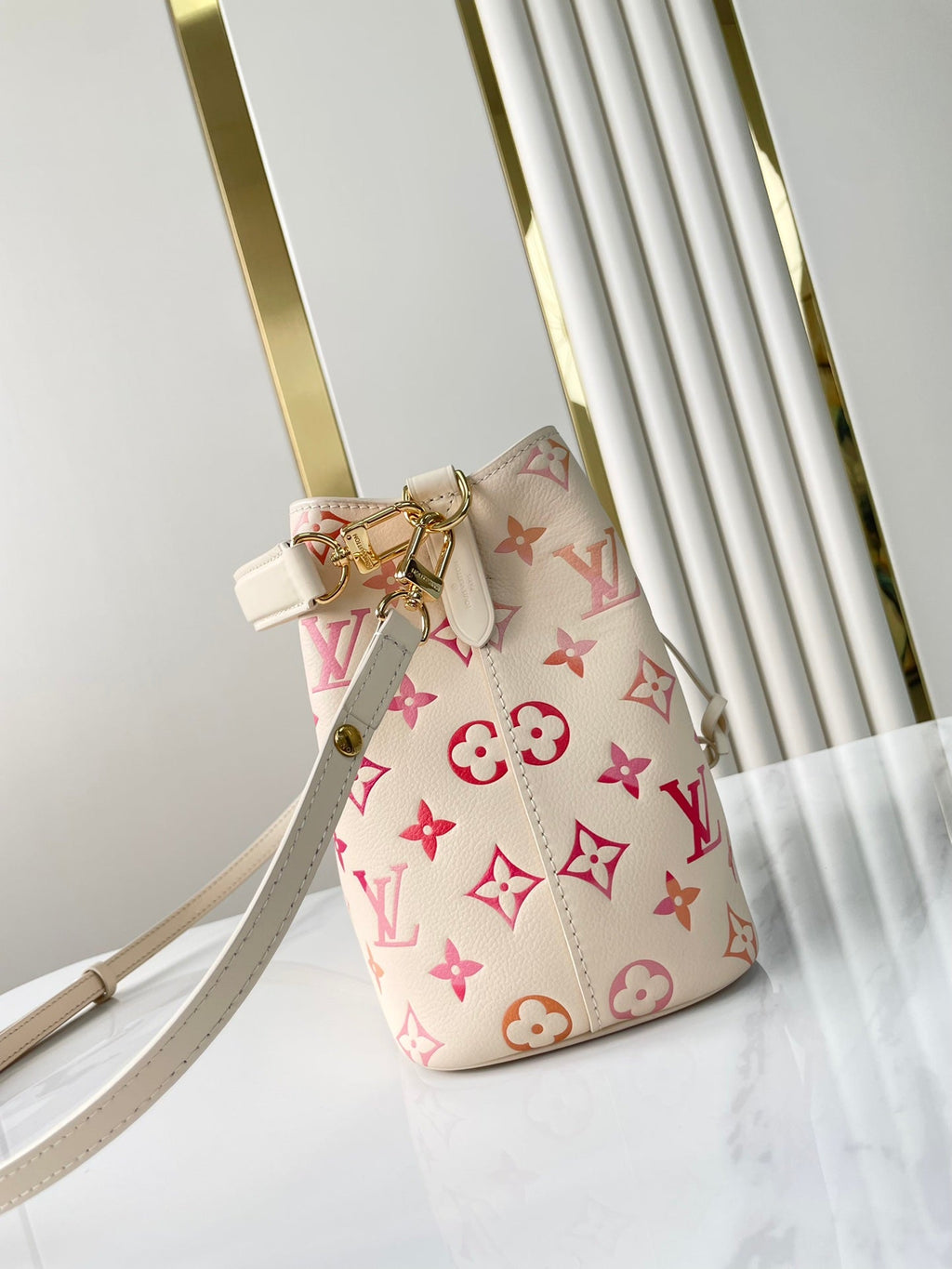 NÉONOÉ BB 20 EN CUIR MONOGRAMME EMPREINTE SUNRISE AQUARELLE