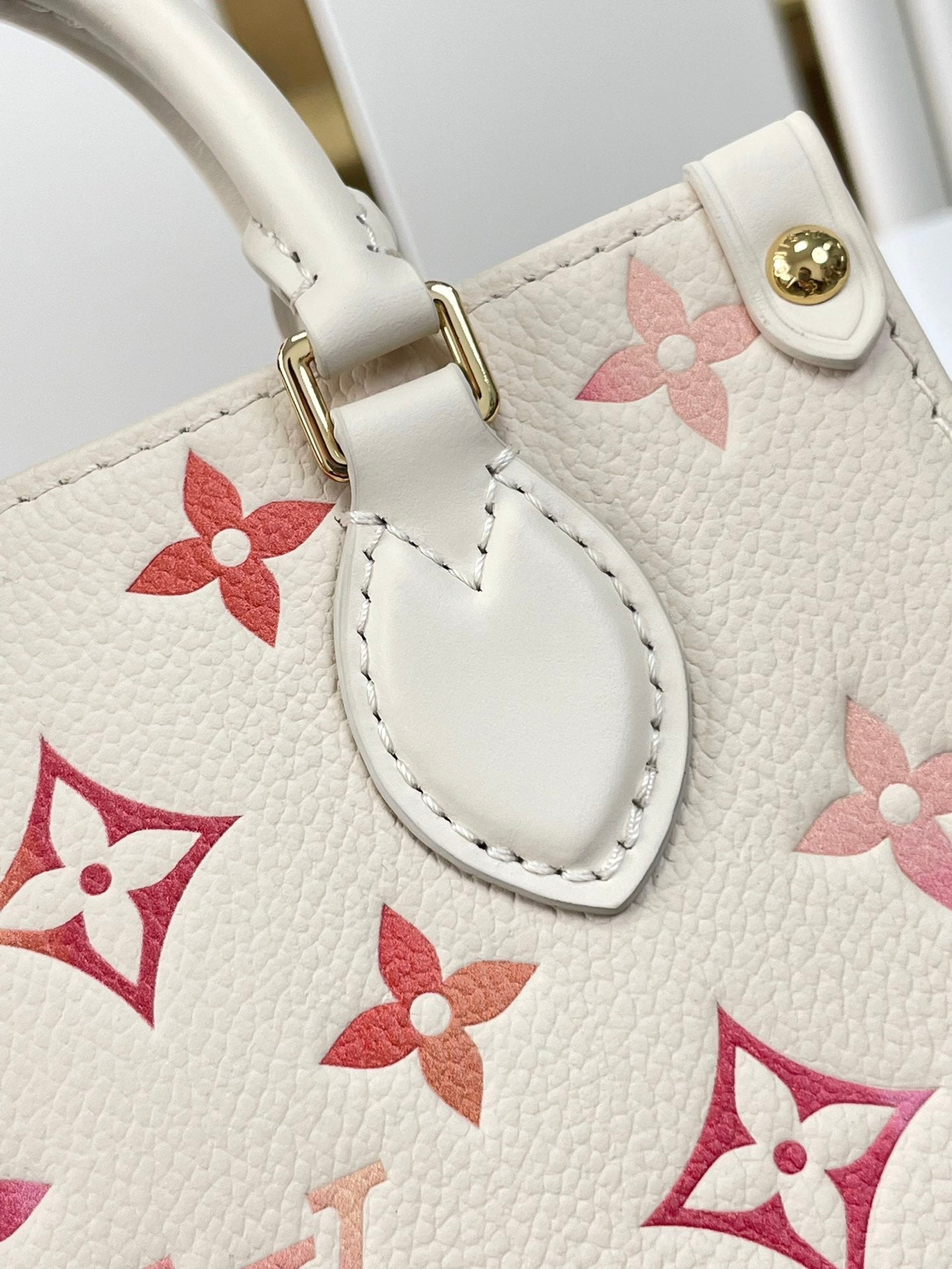 ONTHEGO BB 18 EN CUIR MONOGRAMME EMPREINTE SUNRISE AQUARELLE