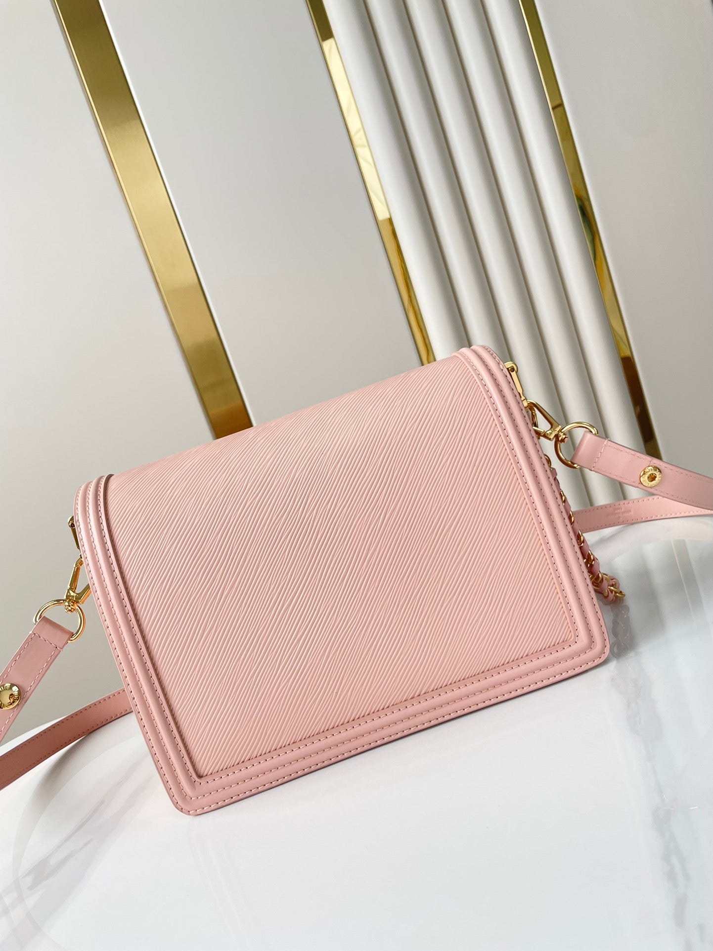 DAUPHINE MM 25 EN CUIR DE VEAU GRAINÉ ÉPI ROSE CLAIR, ACIER DORÉ