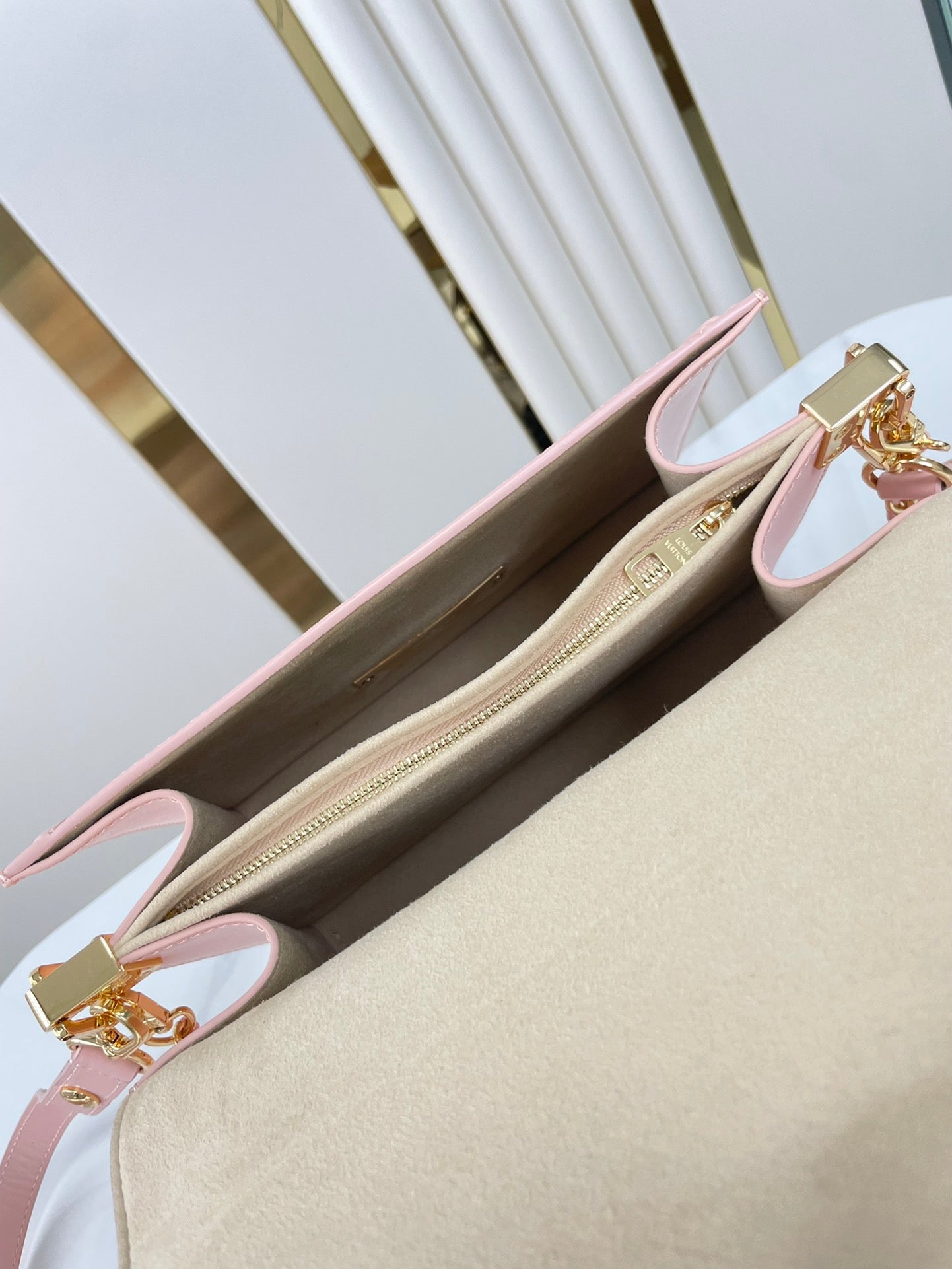 DAUPHINE MM 25 EN CUIR DE VEAU GRAINÉ ÉPI ROSE CLAIR, ACIER DORÉ