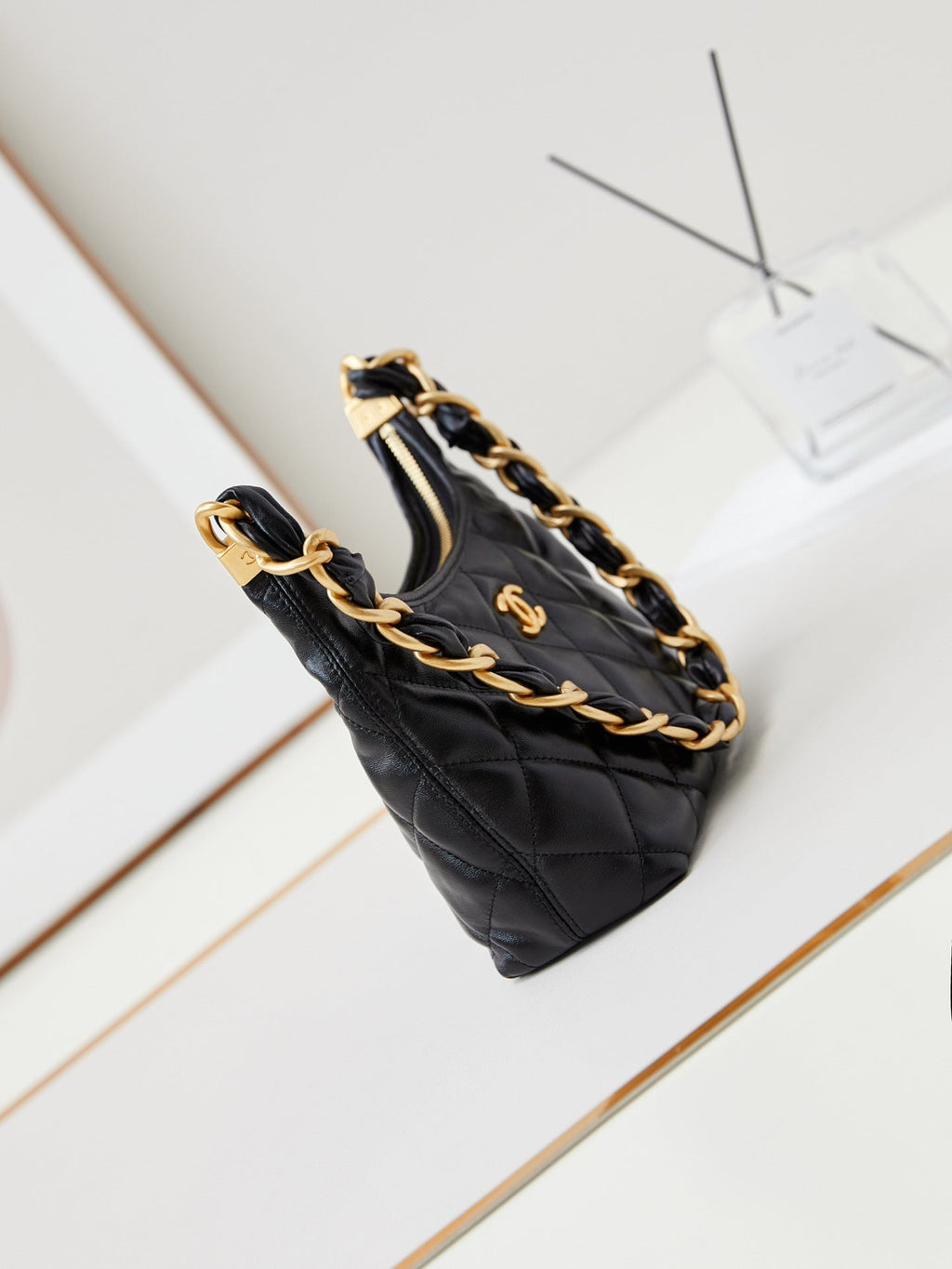 SAC HOBO 24A 23 CM EN CUIR DE VEAU NOIR QUINCAILLERIE DORÉ