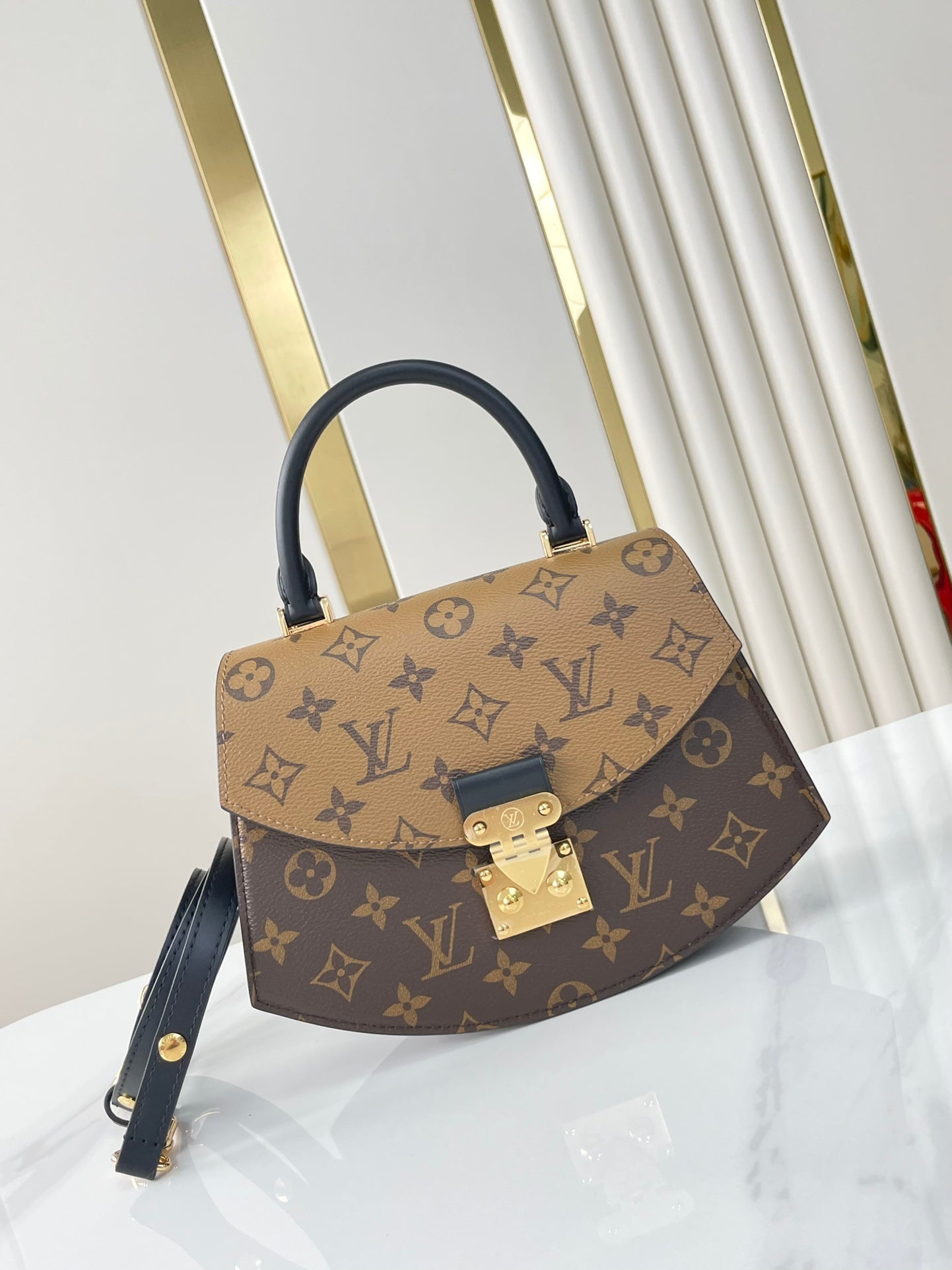 TILSITT 24 EN TOILE MARRON MONOGRAMME ET MONOGRAMME INVERSE BOUCLE DOREE