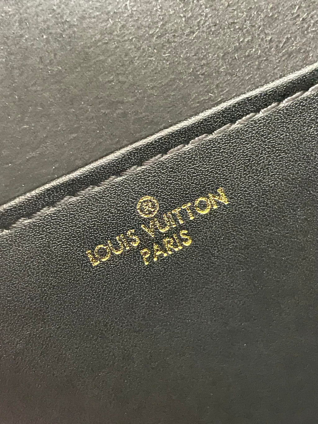 TILSITT 24 EN TOILE MARRON MONOGRAMME ET MONOGRAMME INVERSE BOUCLE DOREE