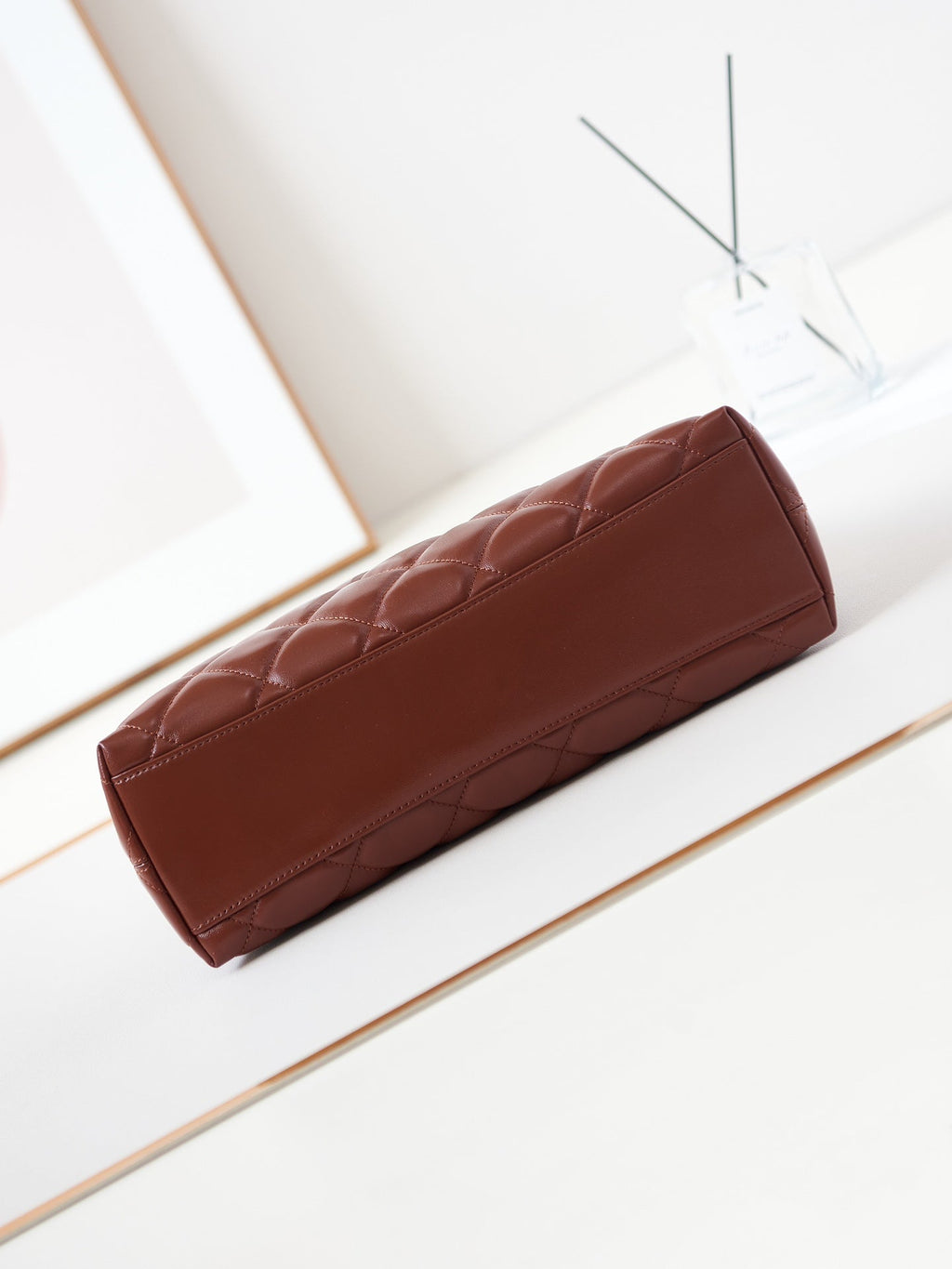 SAC HOBO 24A 32 CM EN CUIR DE VEAU BORDEAUX QUINCAILLERIE DORÉ