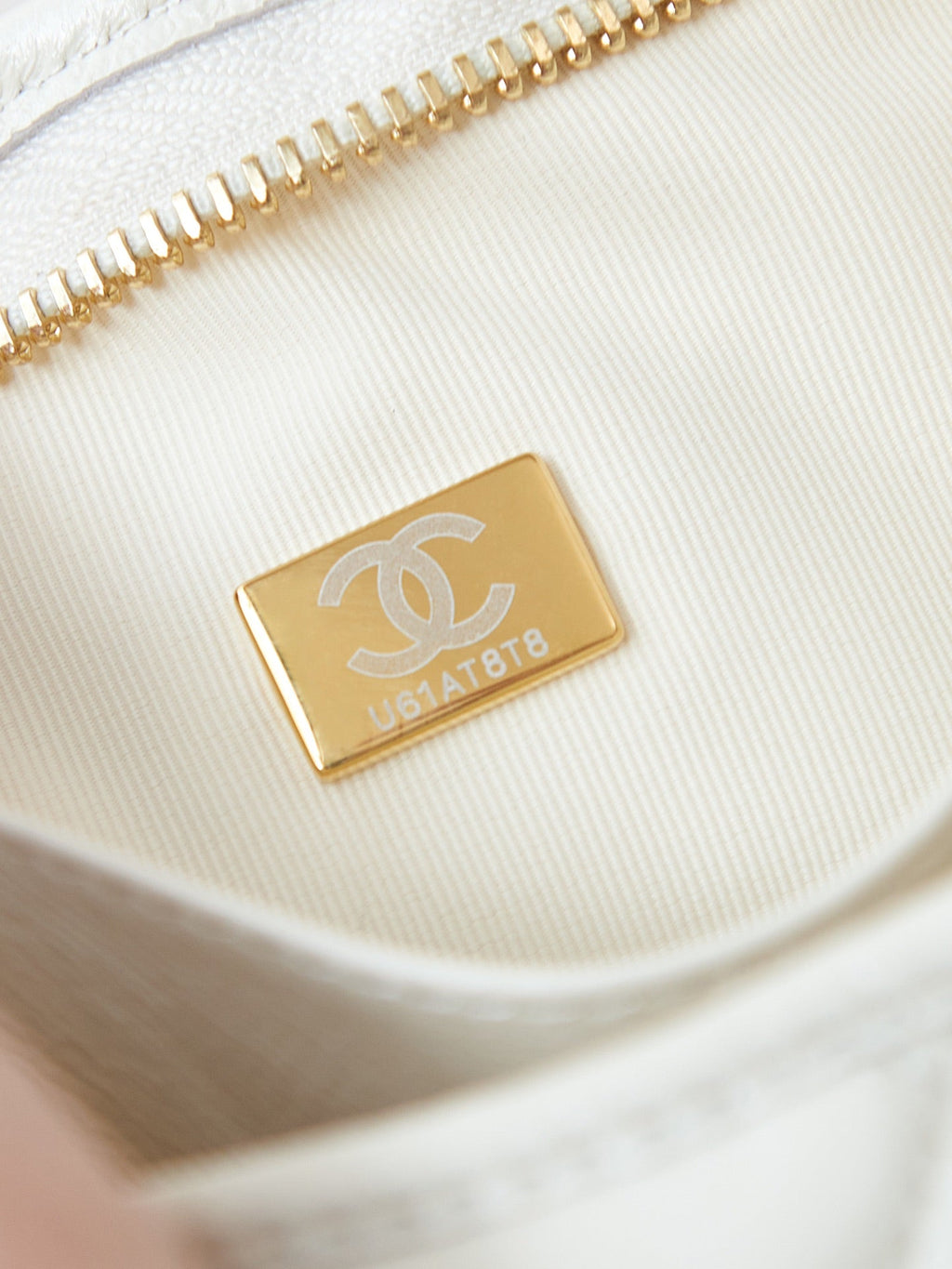 24A HOBO BAG 23CM WHITE CALFSKIN GOLD HARDWARE
