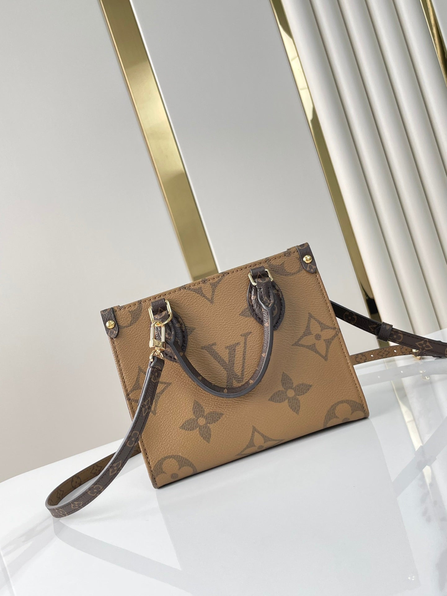 ONTHEGO BB 18 EN TOILE MONOGRAMME MARRON ET MONOGRAMME INVERSE