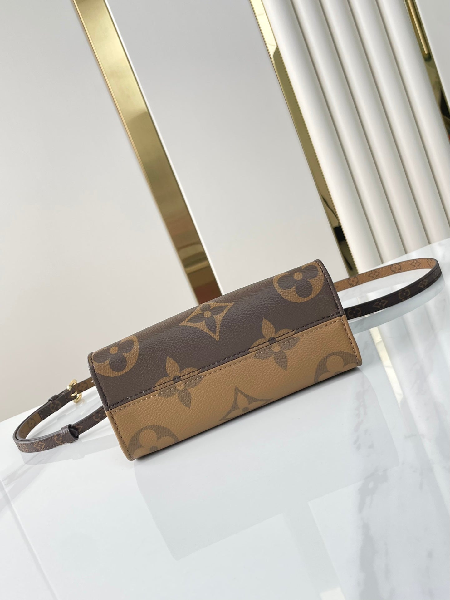 ONTHEGO BB 18 EN TOILE MONOGRAMME MARRON ET MONOGRAMME INVERSE