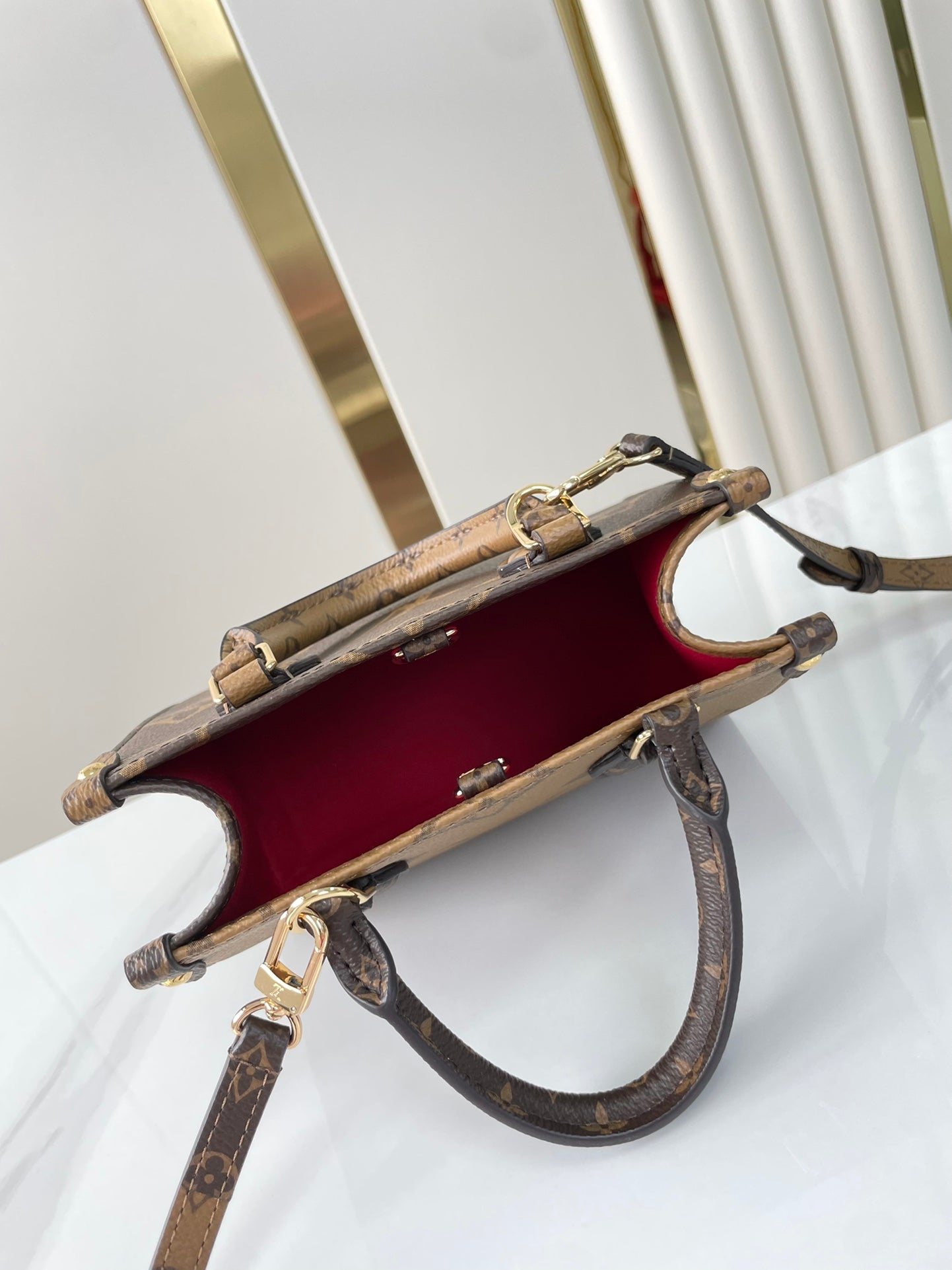 ONTHEGO BB 18 EN TOILE MONOGRAMME MARRON ET MONOGRAMME INVERSE