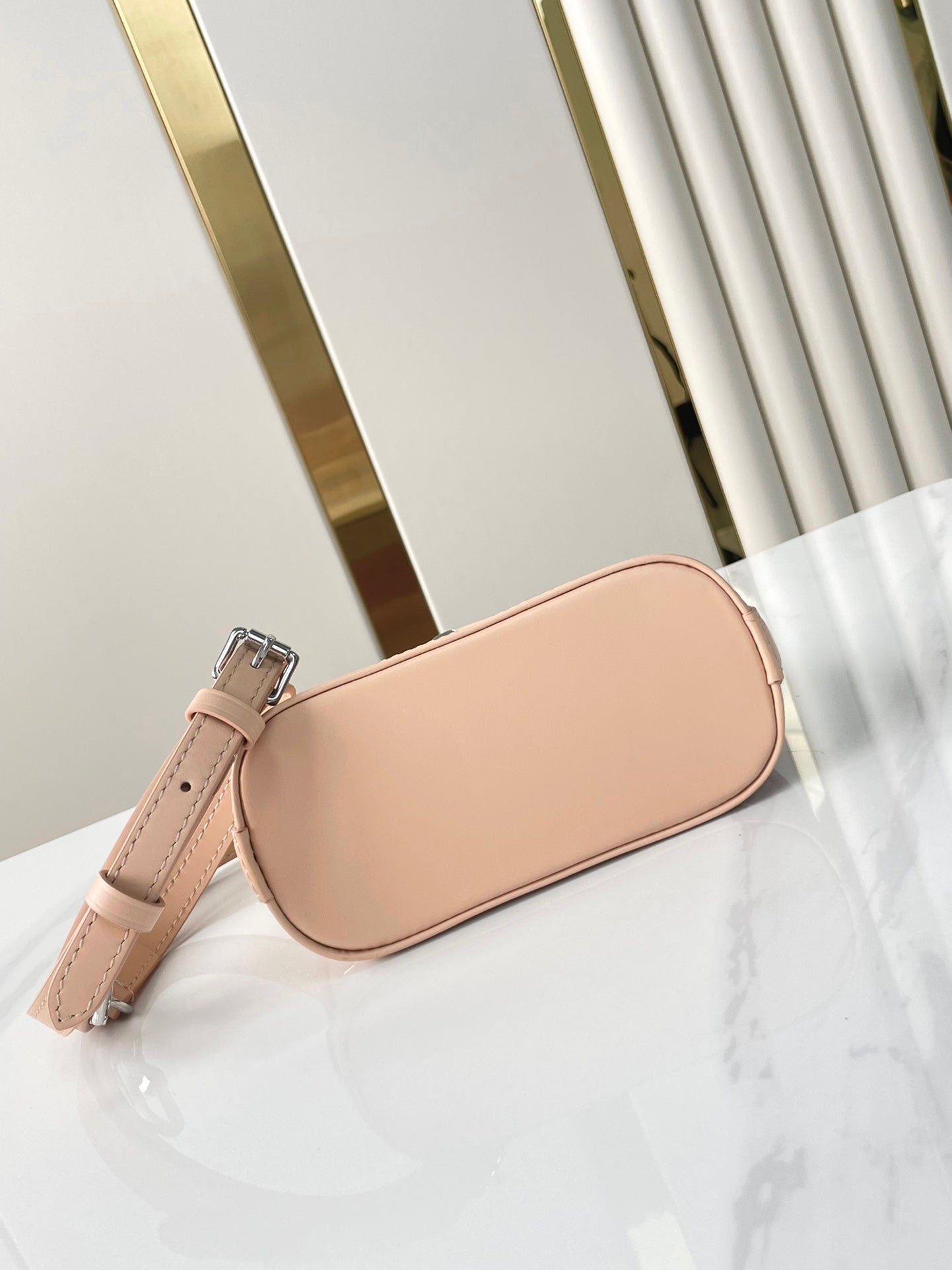 NANO ALMA 18 EN CUIR D'AGNEAU MATELASSÉ BEIGE TOSCAN, QUINCAILLERIE OR ET ARGENT