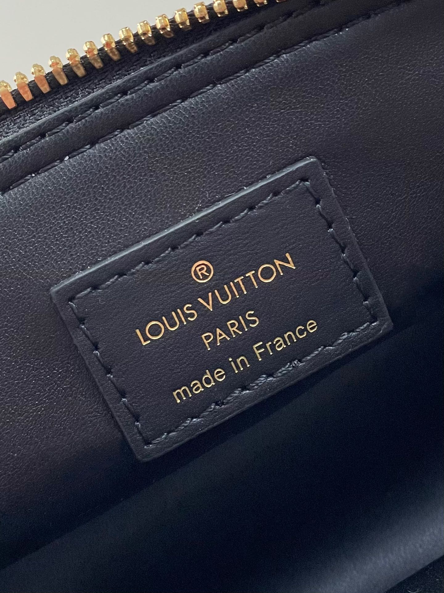 NANO ALMA 18 EN CUIR D'AGNEAU MATELASSÉ NOIR QUINCAILLERIE DORÉ