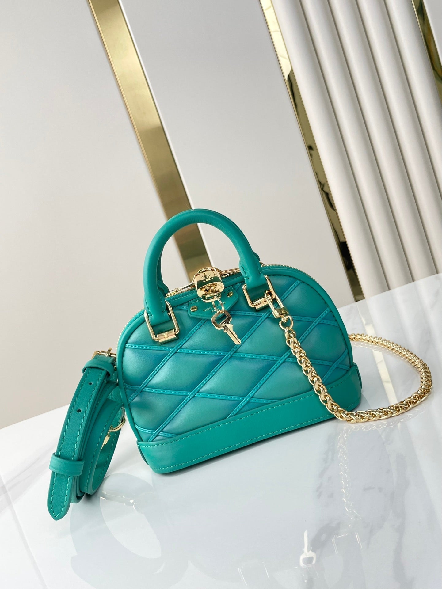 NANO ALMA 18 EN CUIR D'AGNEAU MATELASSÉ TURQUOISE QUINCAILLERIE DORÉ