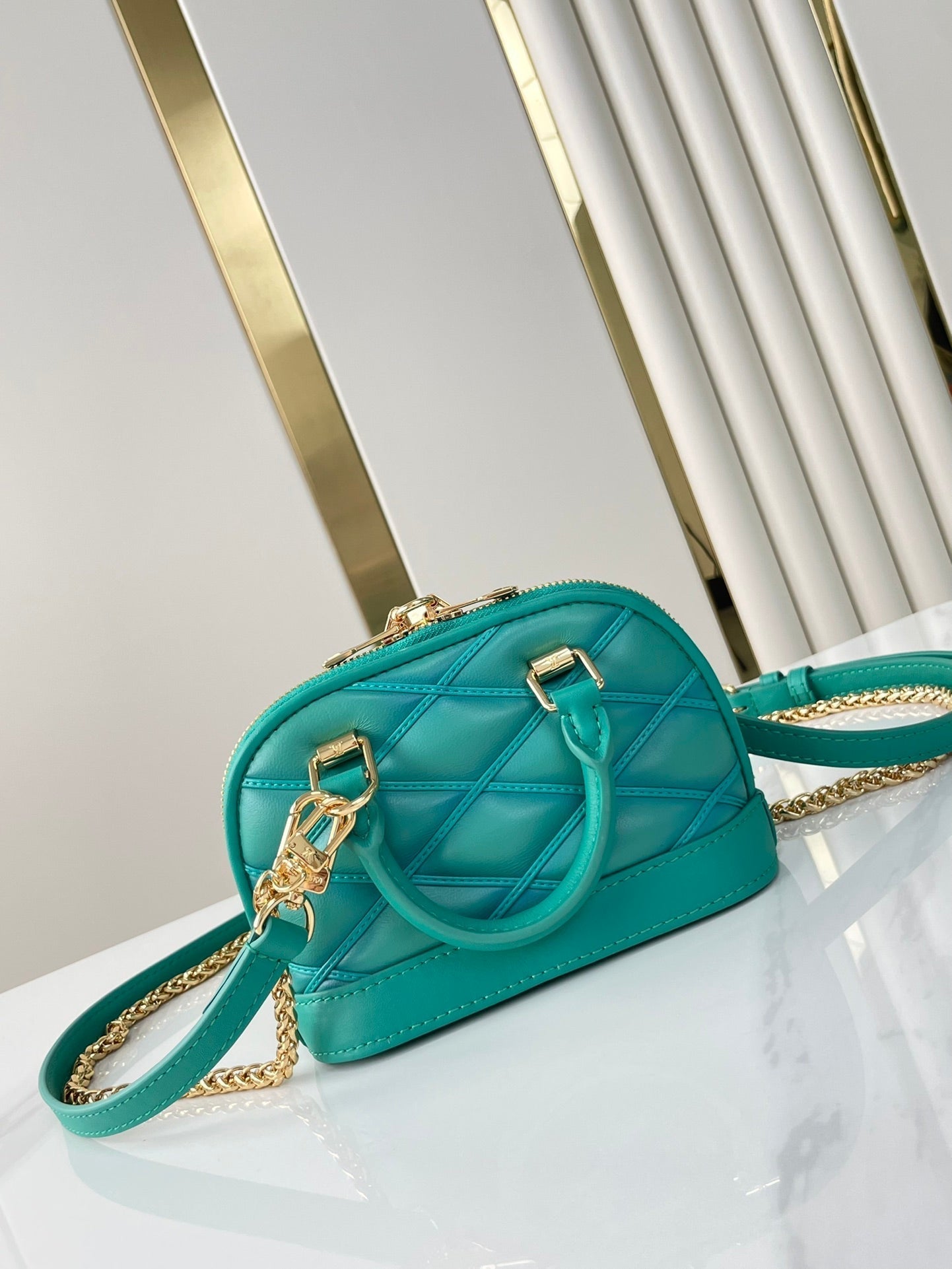 NANO ALMA 18 EN CUIR D'AGNEAU MATELASSÉ TURQUOISE QUINCAILLERIE DORÉ