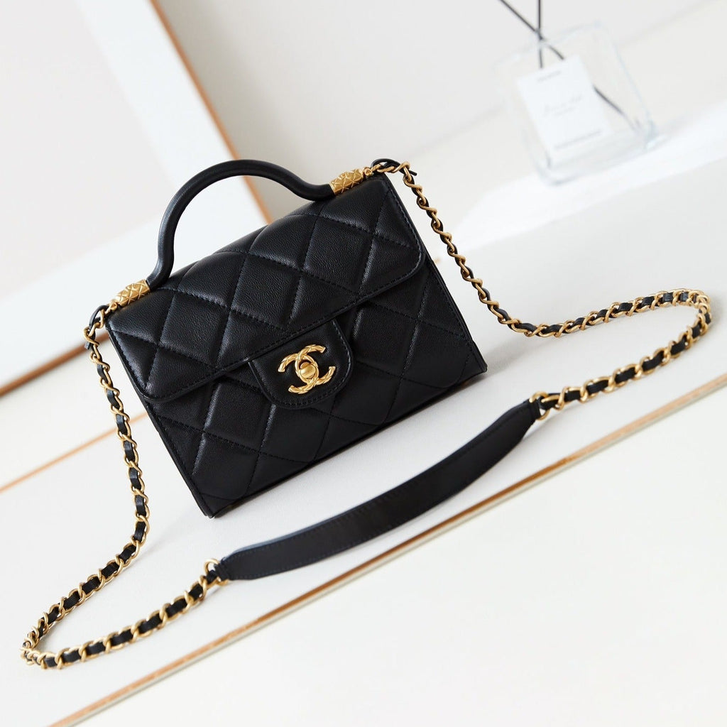 24A SAC À RABAT AVEC POIGNÉE SUPÉRIEURE 18 CM CUIR D'AGNEAU NOIR QUINCAILLERIE DORÉ