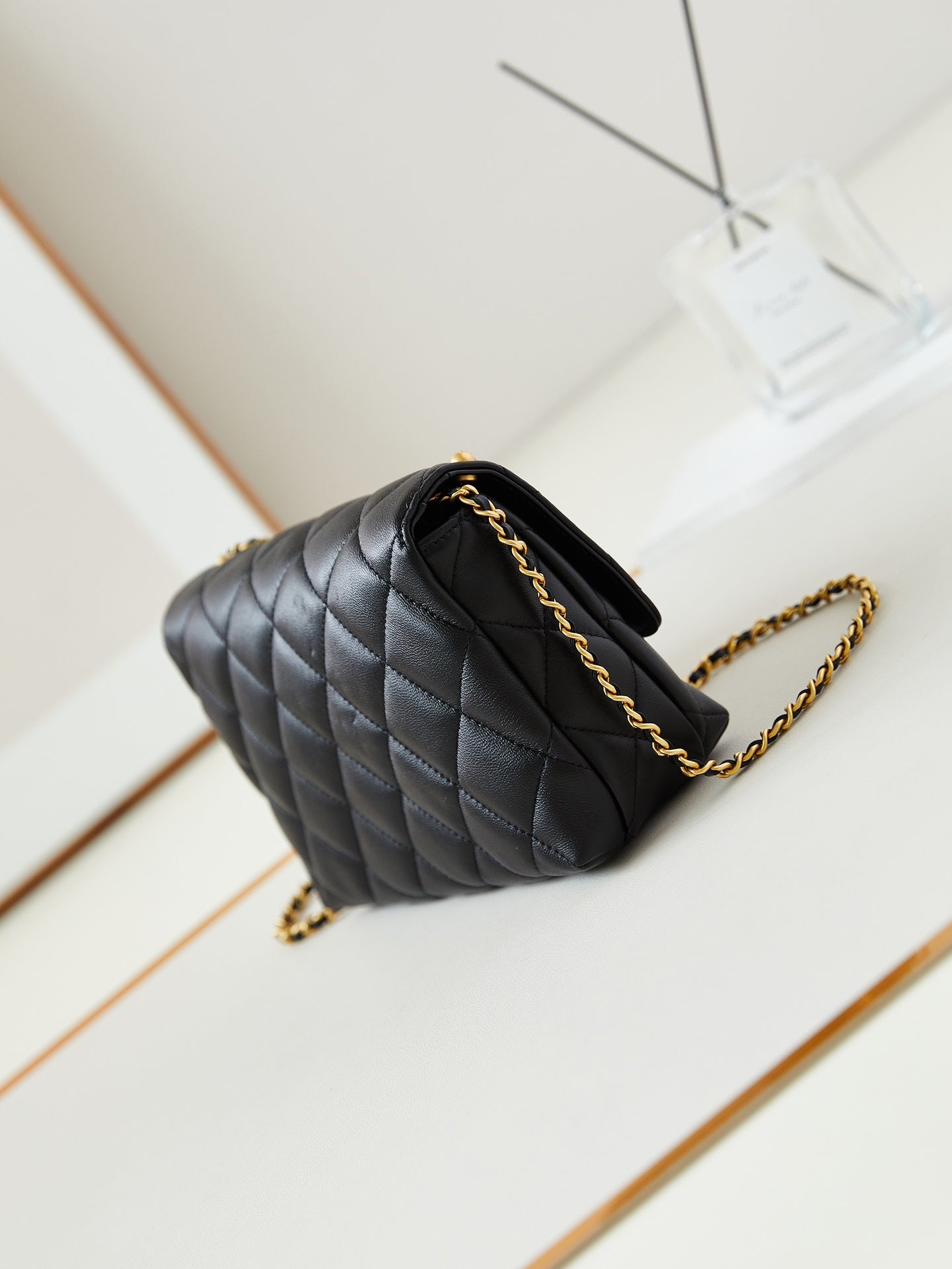 24A SMALL FLAP BAG 23CM BLACK LAMBSKIN PEARL AND GOLD HARDWARE