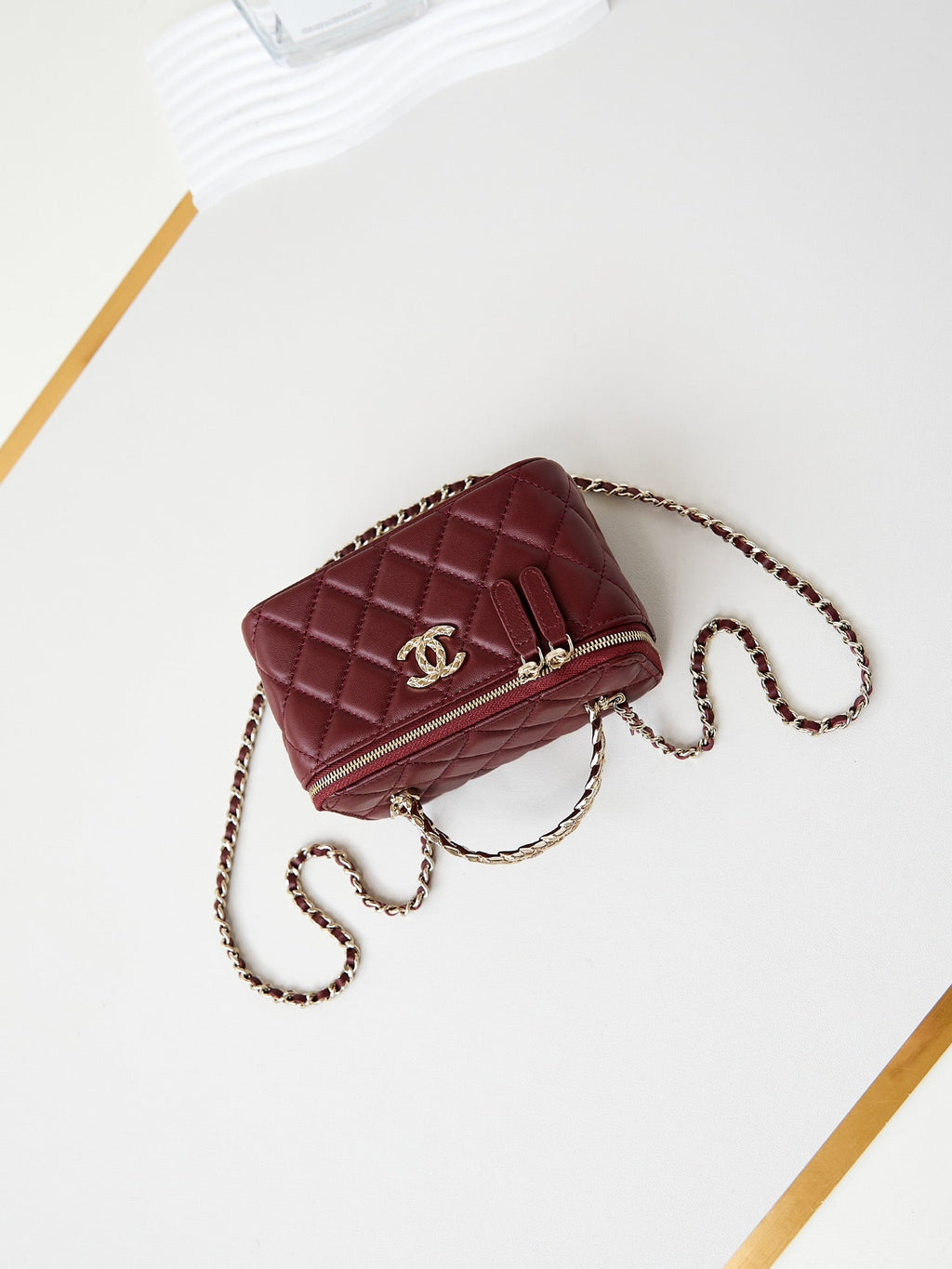 24A VANITY 17 CUIR D'AGNEAU BORDEAUX QUINCAILLERIE OR