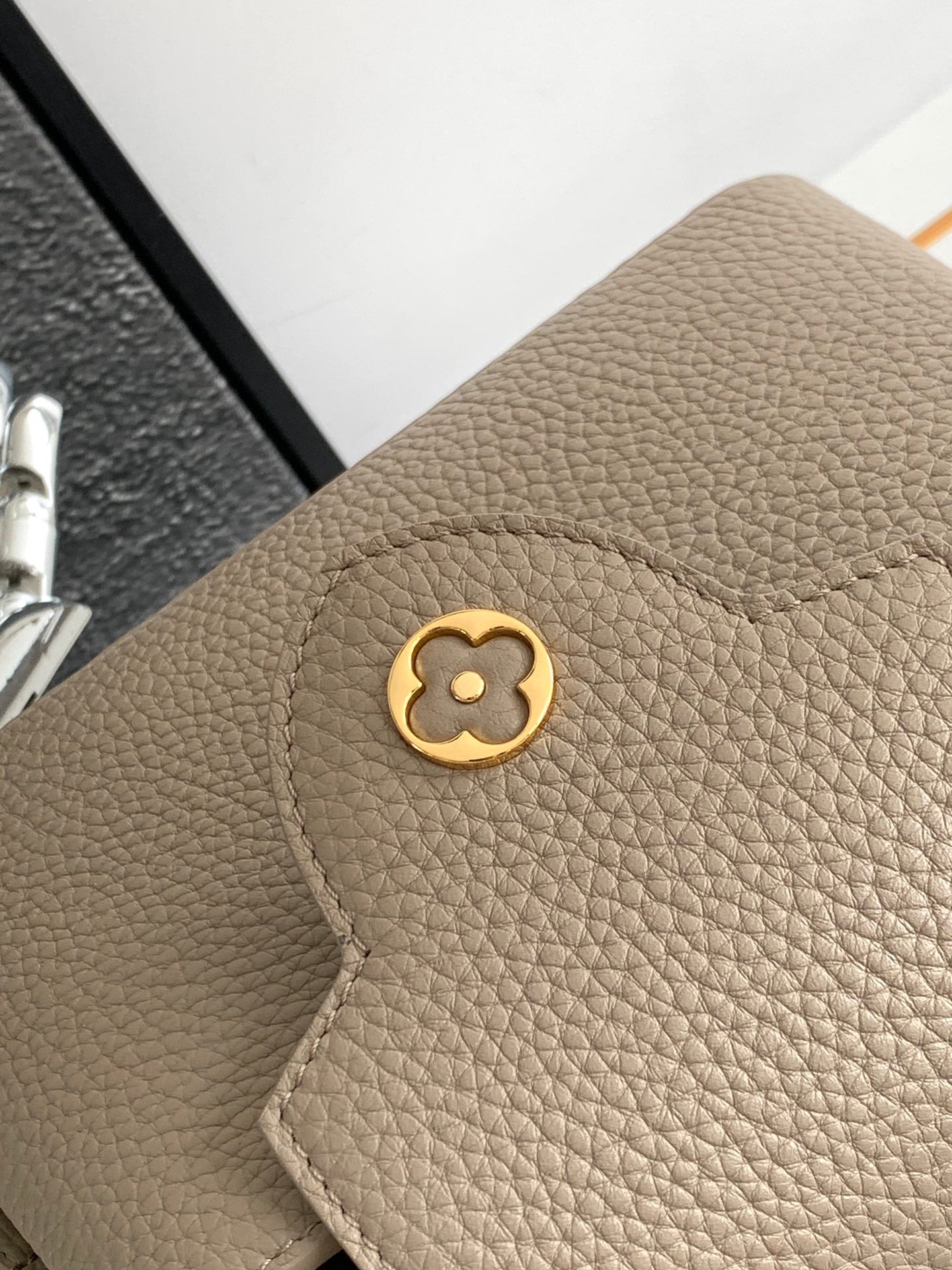 CAPUCINES MINI 21 EN QUINCAILLERIE OR TAURILLON MARRON KAKI