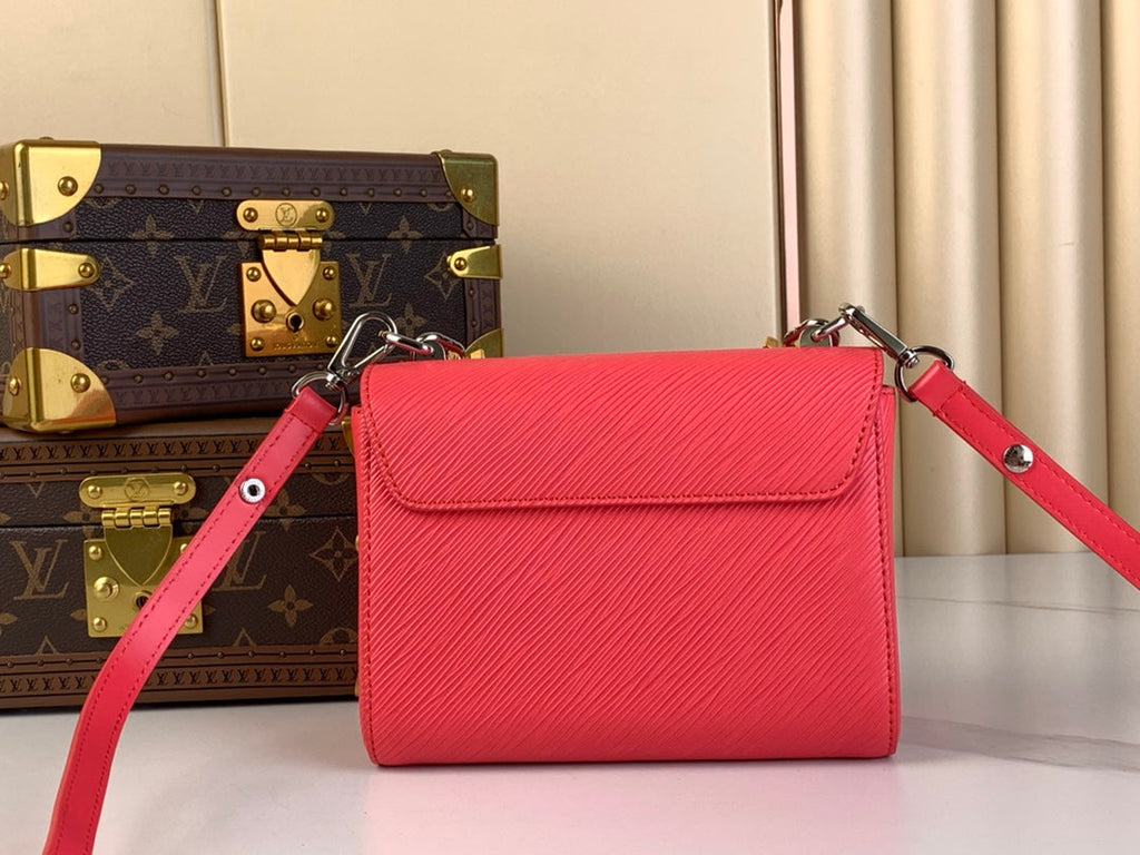 TWIST PM 19 EN CUIR EPI ROUGE, QUINCAILLERIE OR ET ARGENT