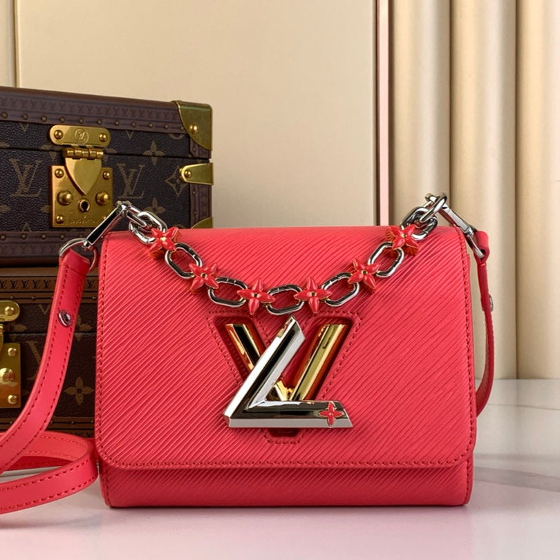 TWIST PM 19 EN CUIR EPI ROUGE, QUINCAILLERIE OR ET ARGENT