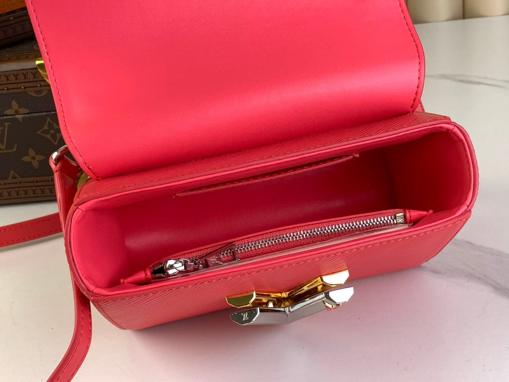 TWIST PM 19 EN CUIR EPI ROUGE, QUINCAILLERIE OR ET ARGENT