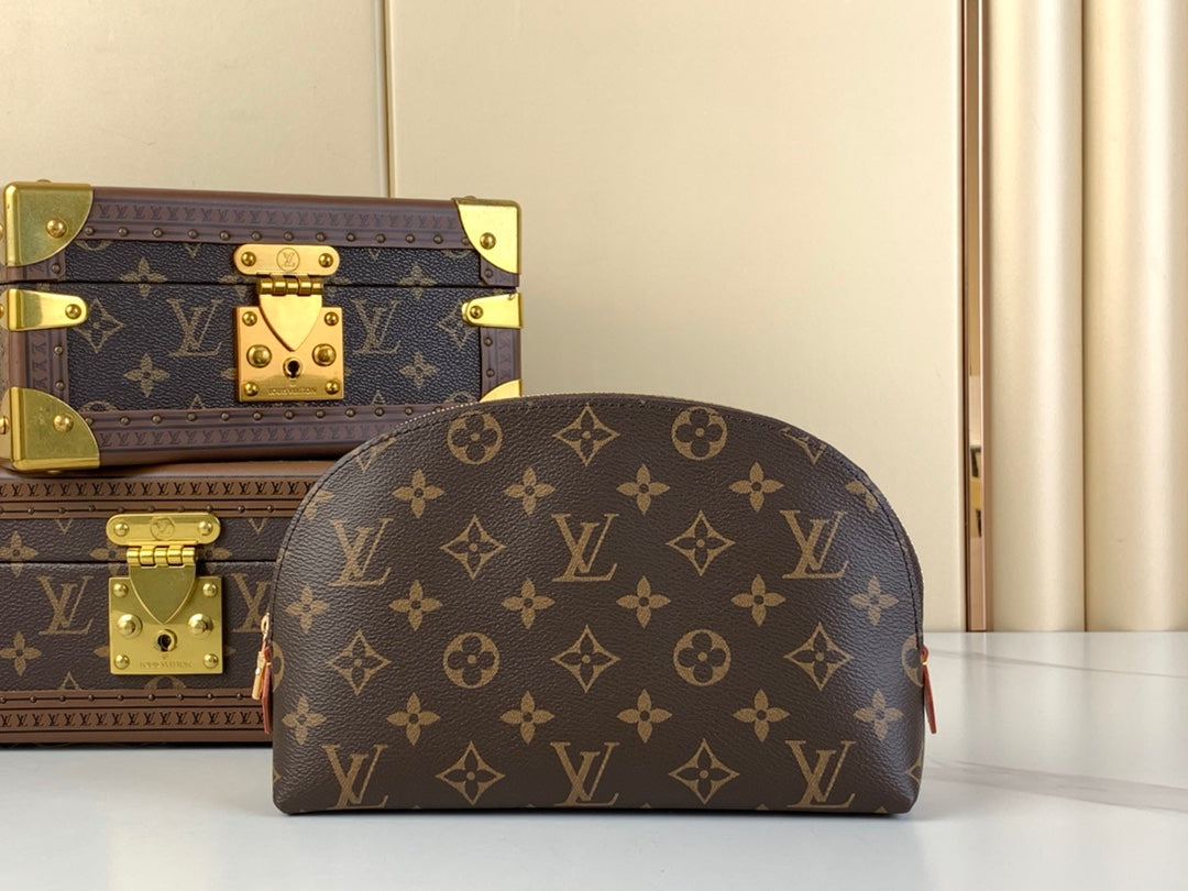 TROUSSE À COSMÉTIQUES 22 EN TOILE MONOGRAMME MARRON
