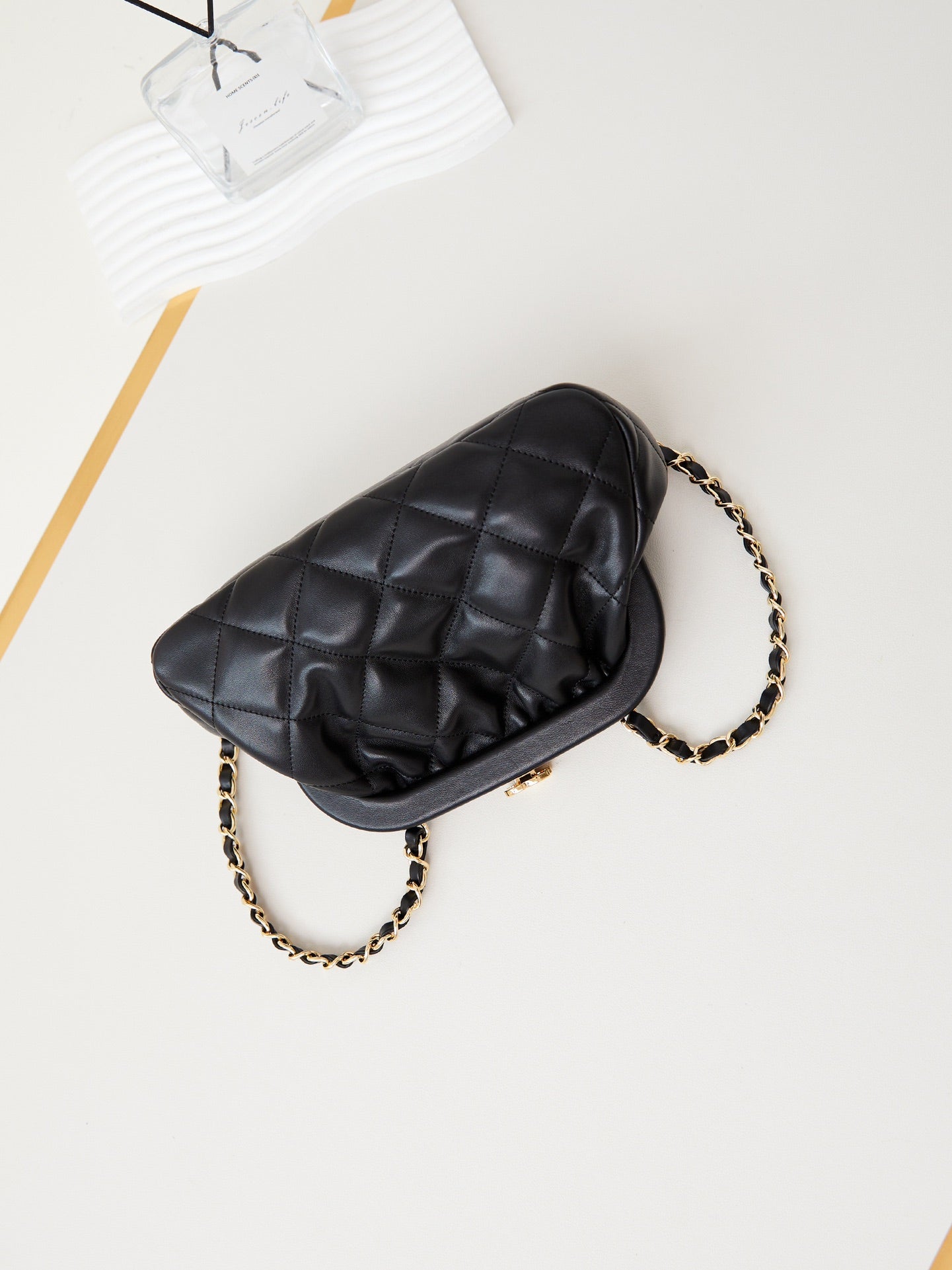 24A CLUTCH 24CM BLACK LAMBSKIN GOLD HARDWARE