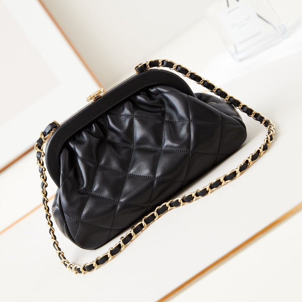 Pochette 24A 24 cm en cuir d'agneau noir et matériel doré