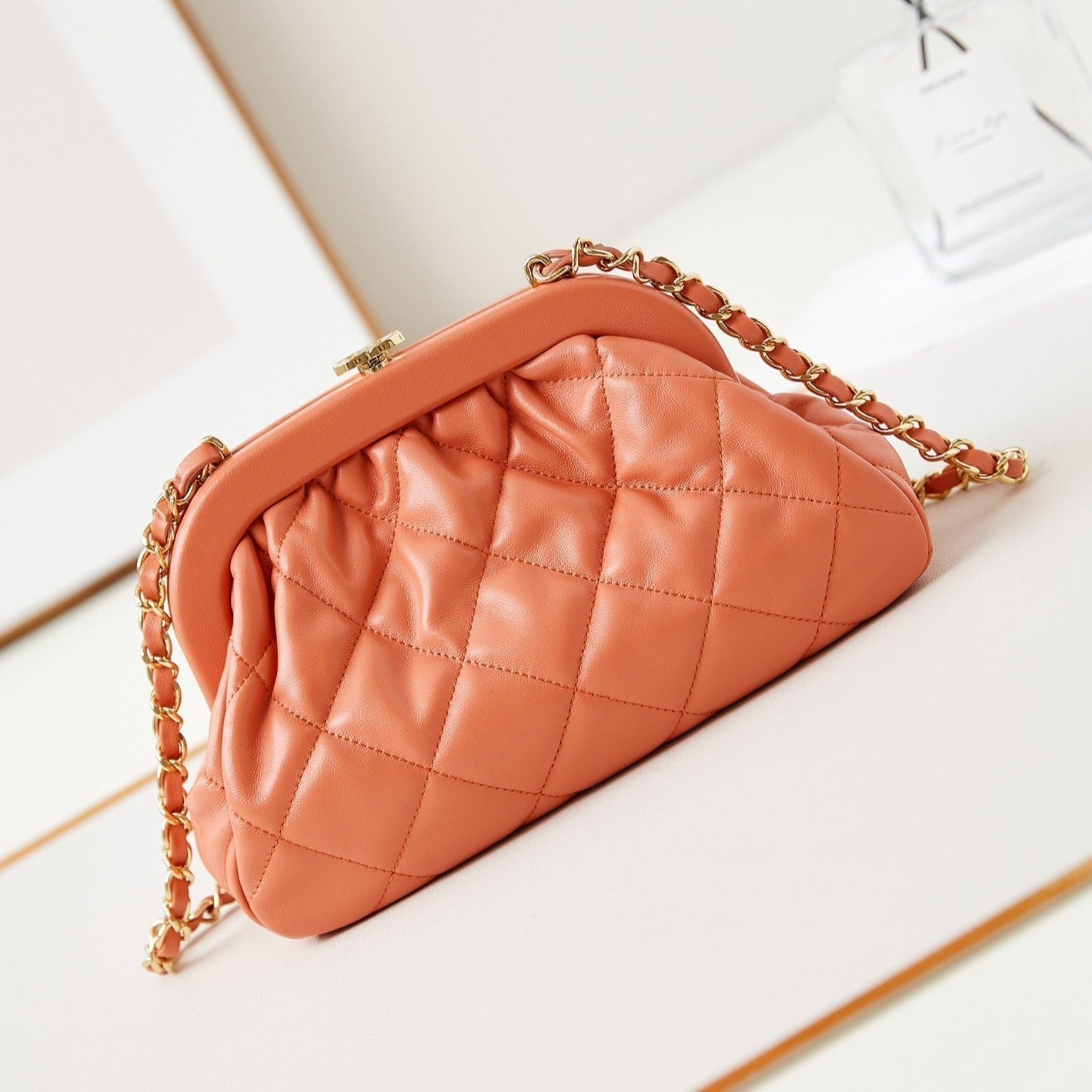 24A CLUTCH 24CM ORANGE LAMBSKIN GOLD HARDWARE