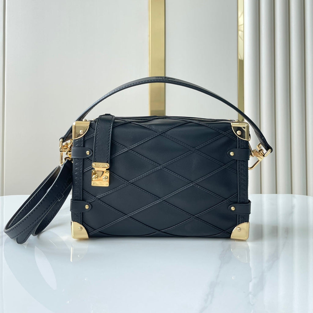 COFFRE LATÉRAL 21 EN CUIR D'AGNEAU NOIR AVEC MOTIF CROISÉ, QUINCAILLERIE DORÉ