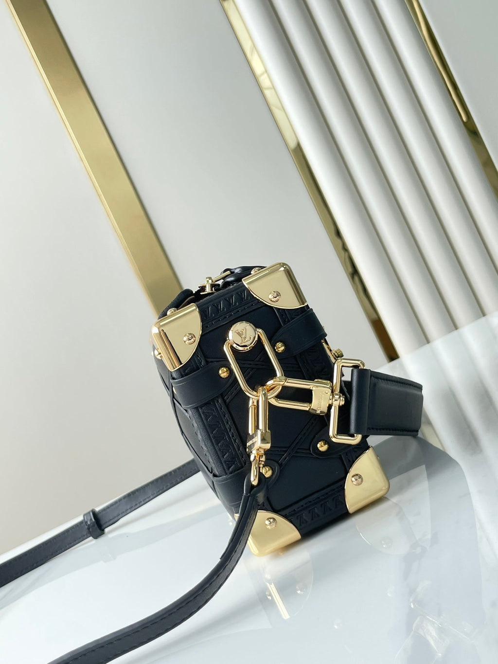 COFFRE LATÉRAL MINI 18 EN CUIR D'AGNEAU NOIR AVEC MOTIF CROISÉ, QUINCAILLERIE DORÉ