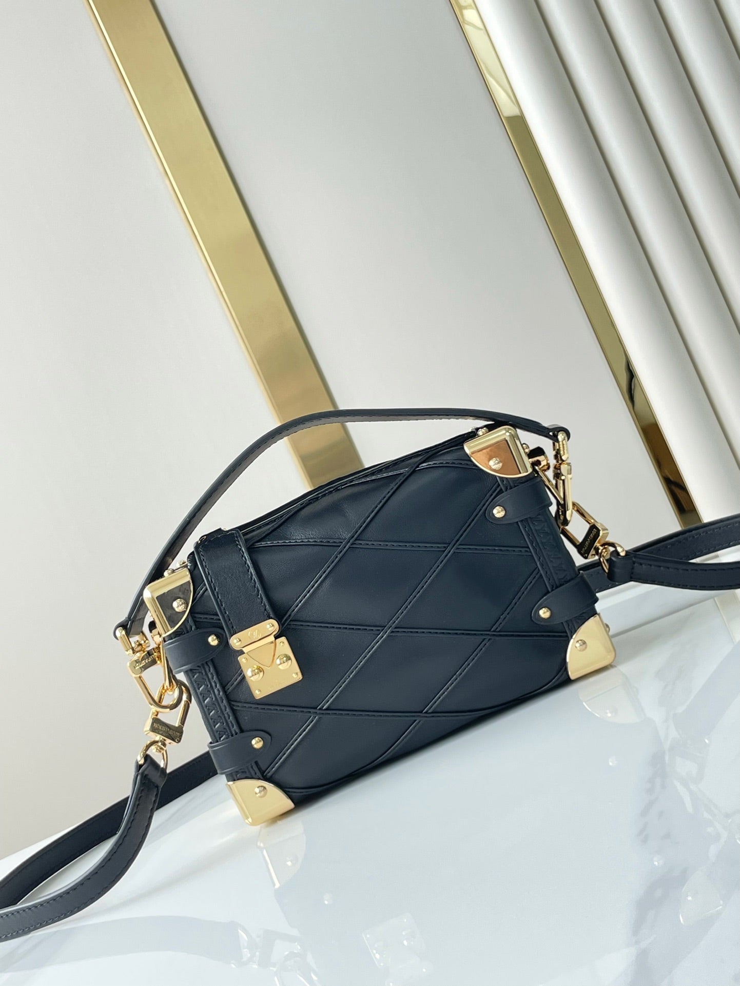 COFFRE LATÉRAL MINI 18 EN CUIR D'AGNEAU NOIR AVEC MOTIF CROISÉ, QUINCAILLERIE DORÉ