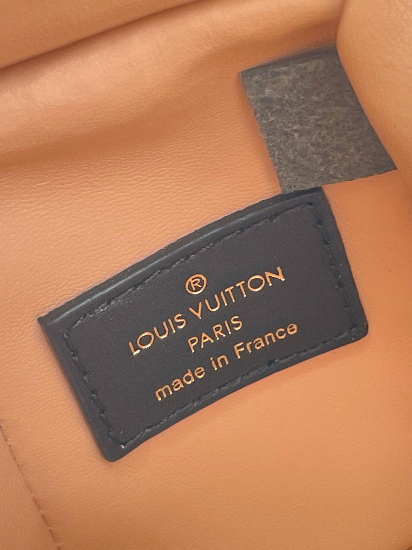 COFFRE LATÉRAL MINI 18 EN CUIR D'AGNEAU NOIR AVEC MOTIF CROISÉ, QUINCAILLERIE DORÉ