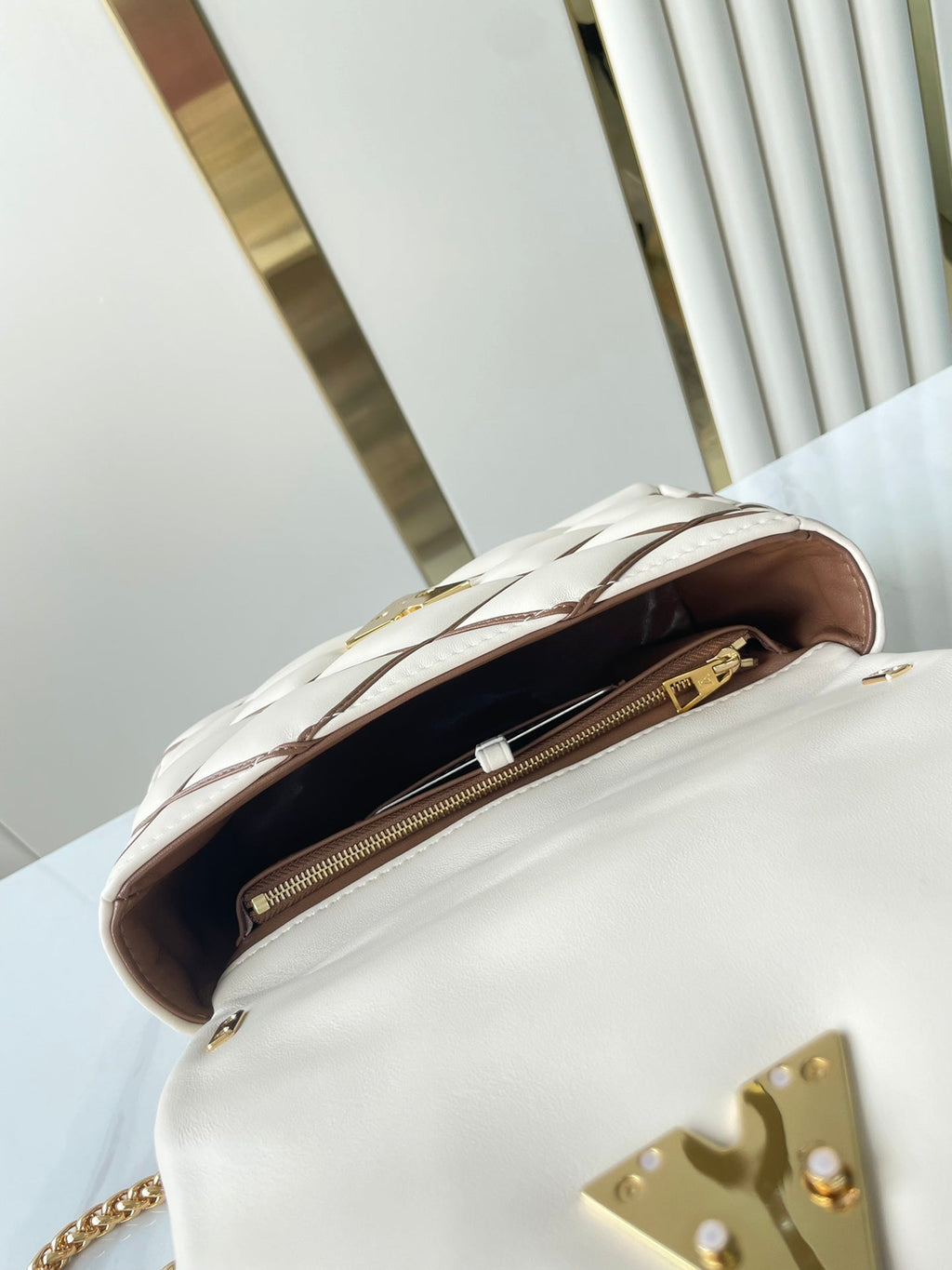GO-14 MM 23 PO BLANC MARRON PEAU D'AGNEAU MATELASSÉE QUINCAILLERIE DORÉ